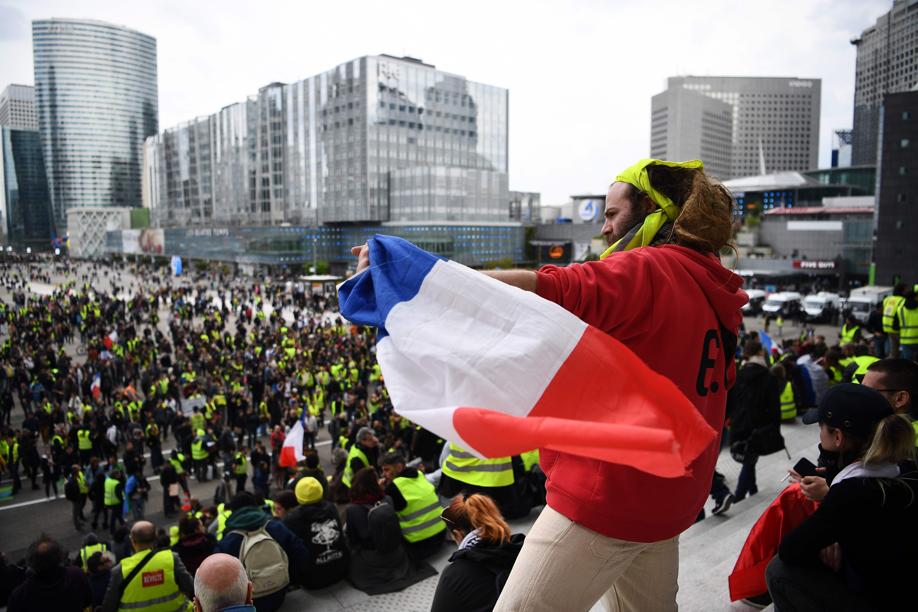 Gilets Jaunes De Nouvelles Manifestations Après Six Mois De Mobilisation