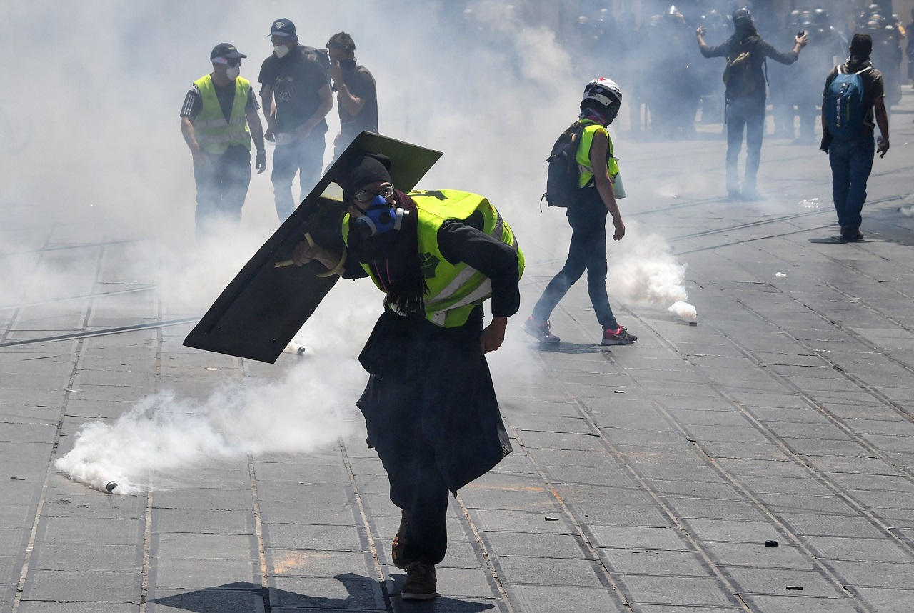 10300 Gilets Jaunes Dans Les Rues En France Des Tensions