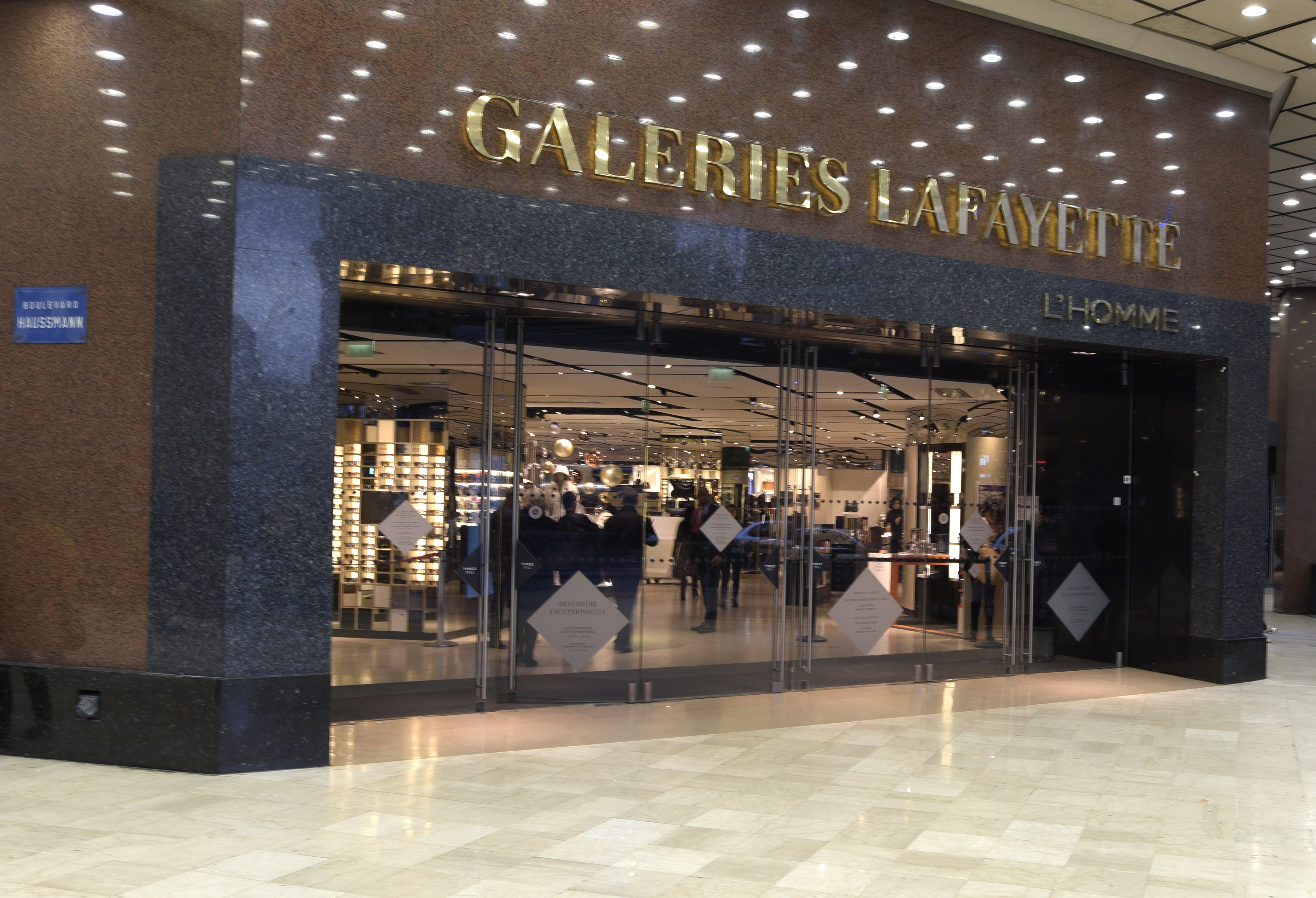 Attaquent Cambrioleurs Marteaux Les Lafayette Avec ParisDes Galeries hxrdCsQt
