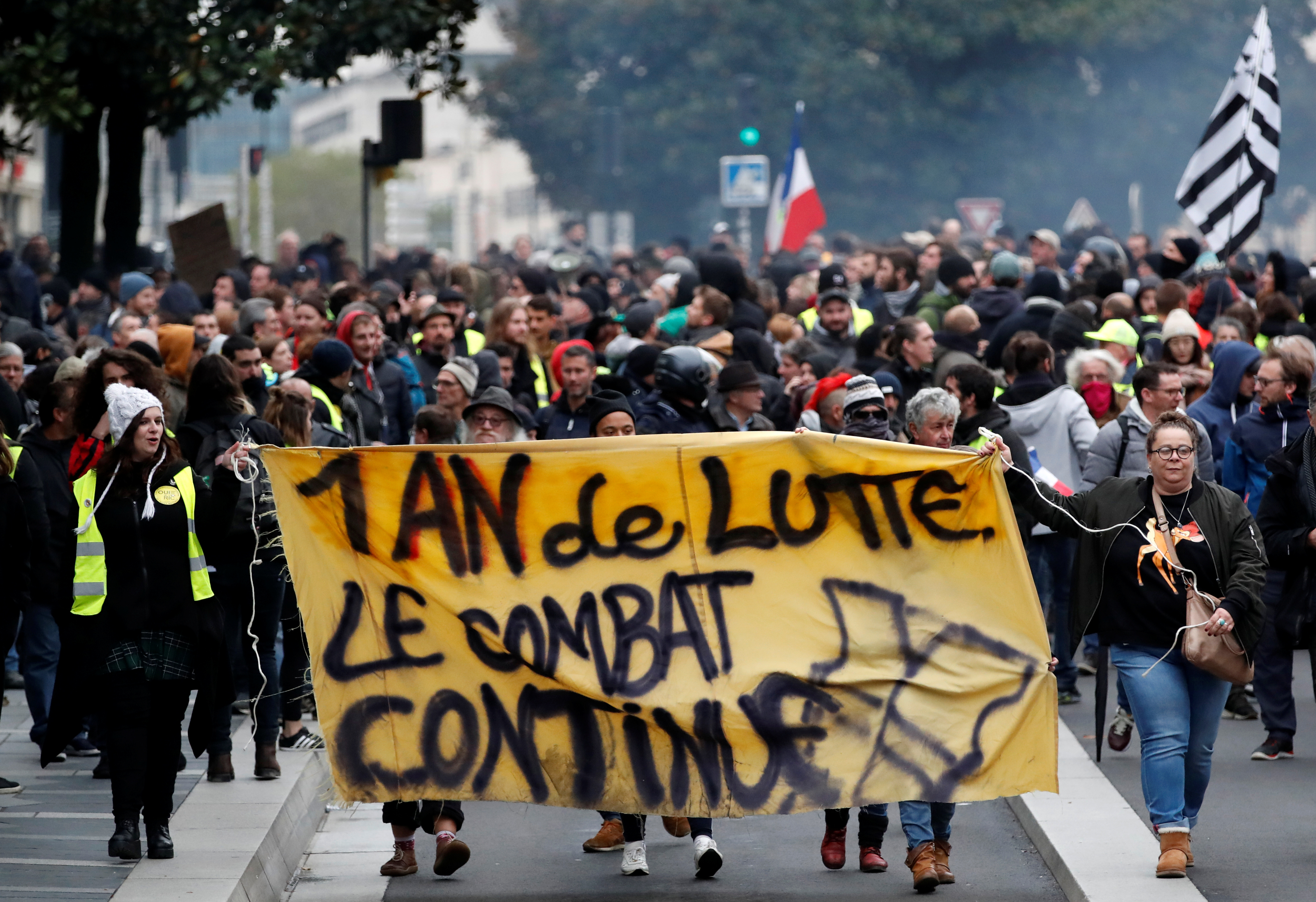 Pourquoi Certains Gilets Jaunes Défilent Dorénavant Sans