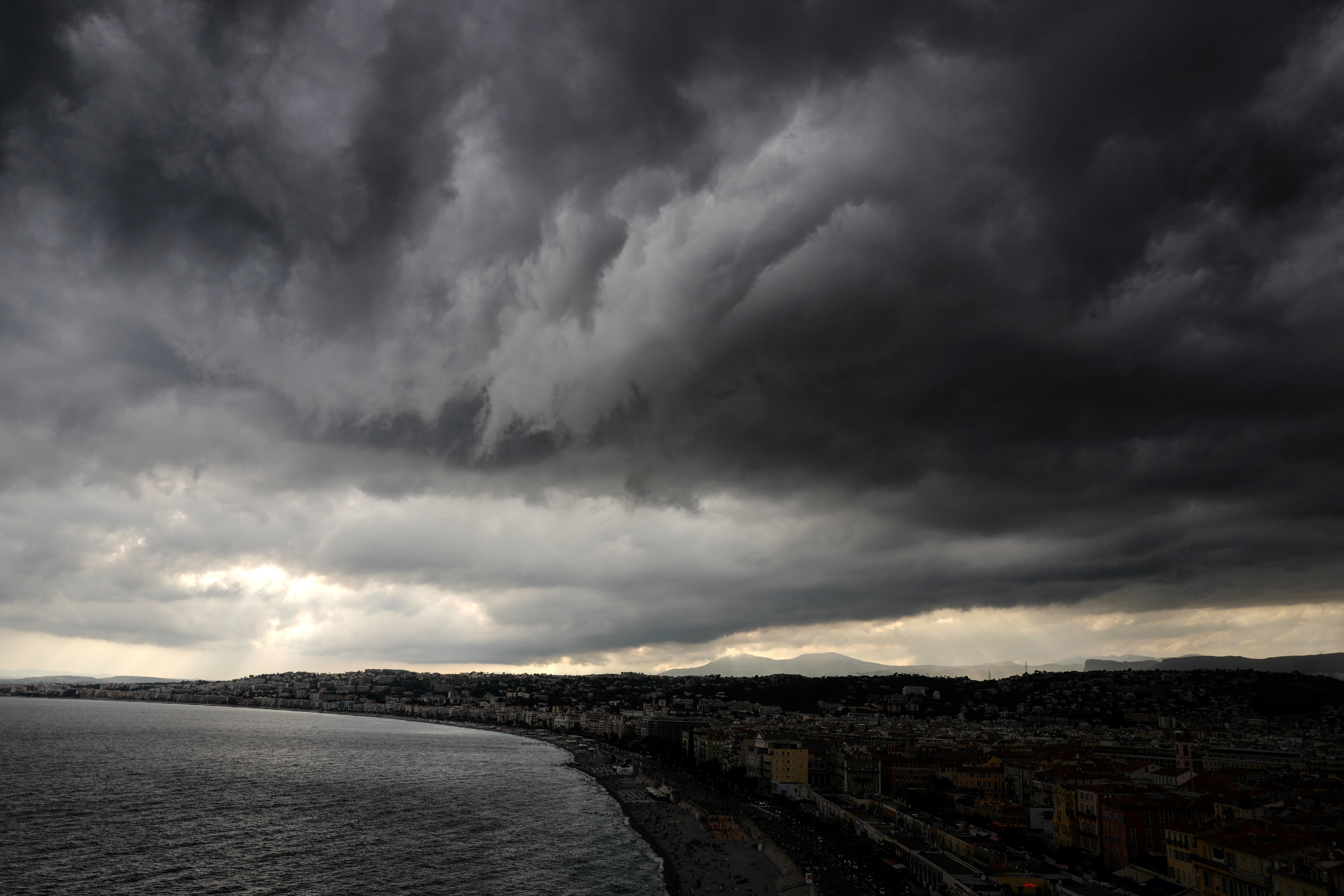 M&Eacute;T&Eacute;O - Pluie forte et vent violent jeudi et vendredi dans le Sud et &agrave; l'Ouest