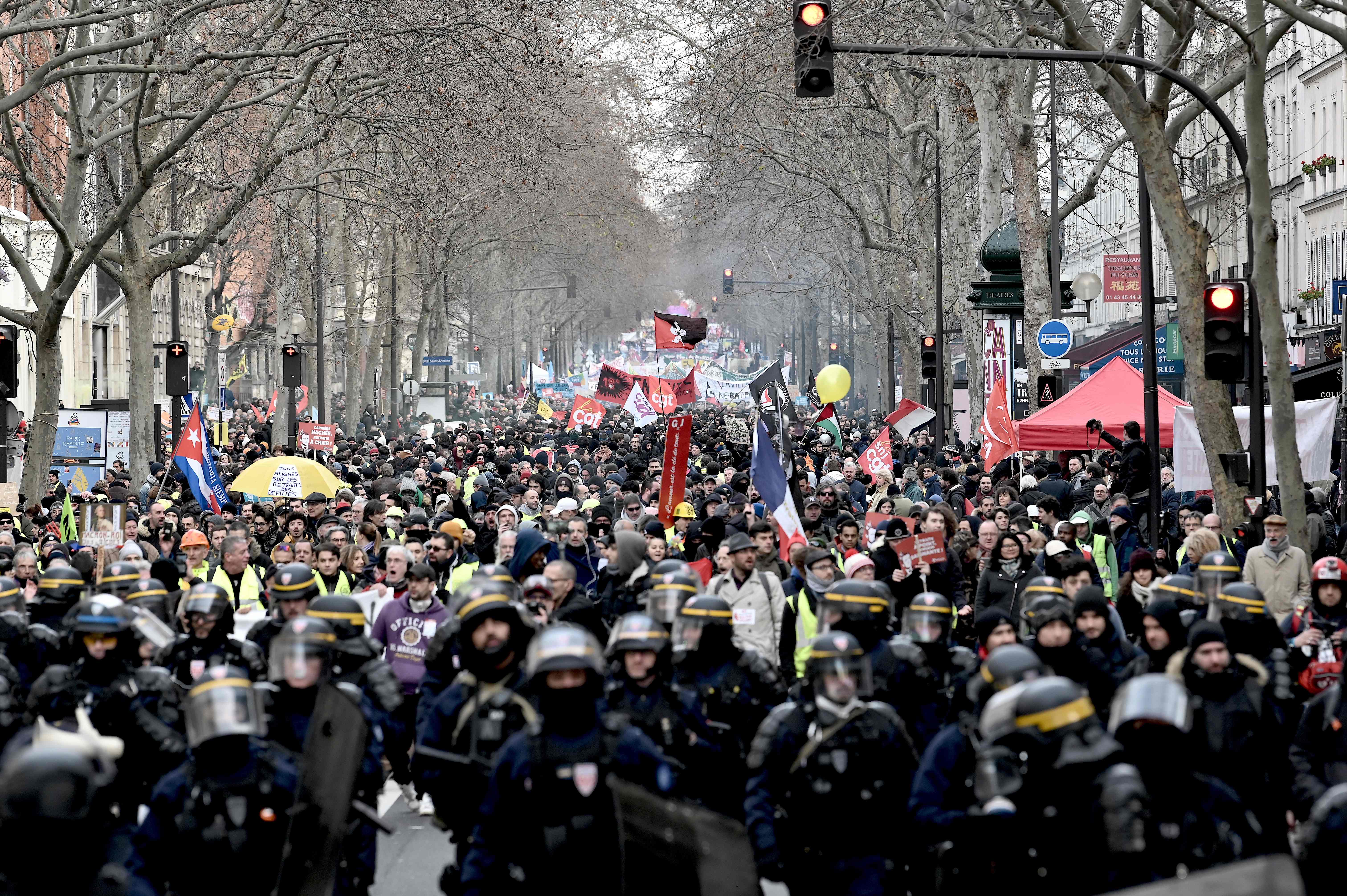 Retraites Un Nouveau Samedi De Manifestations A Paris Et En Regions