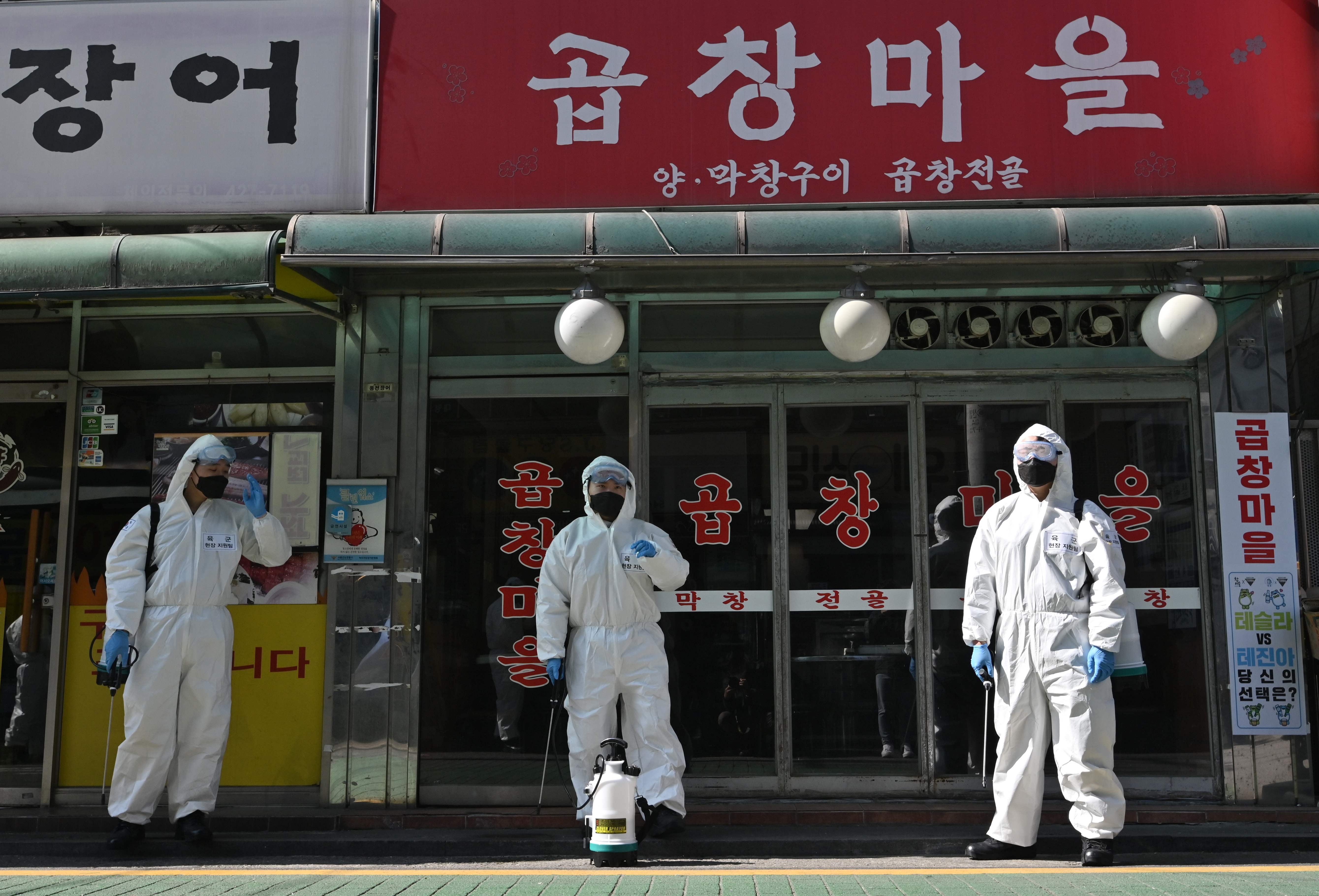 Face au coronavirus, la Corée du Sud teste à tour de bras