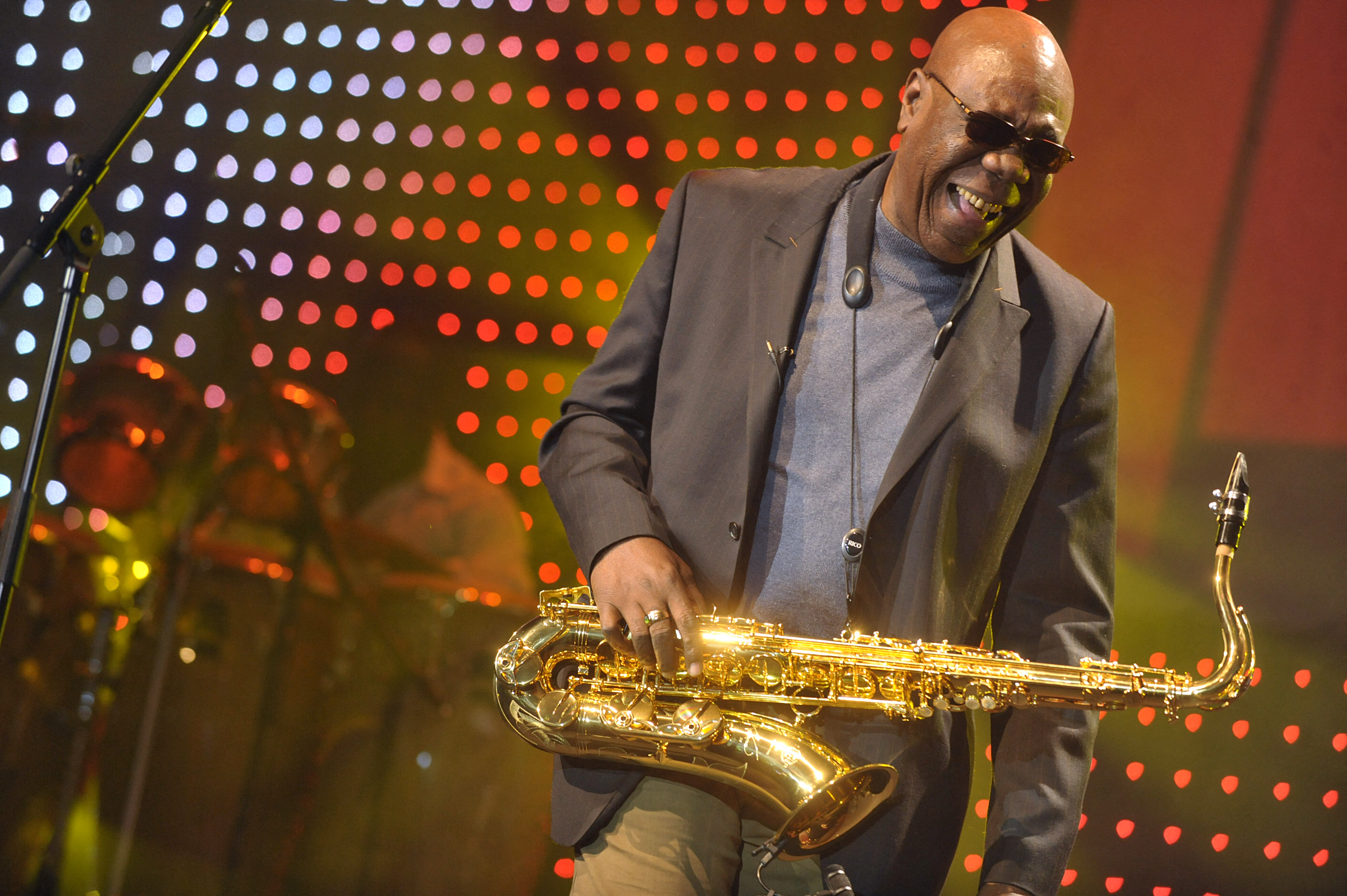 Un immense musicien»: les derniers hommages à Manu Dibango, mort ...