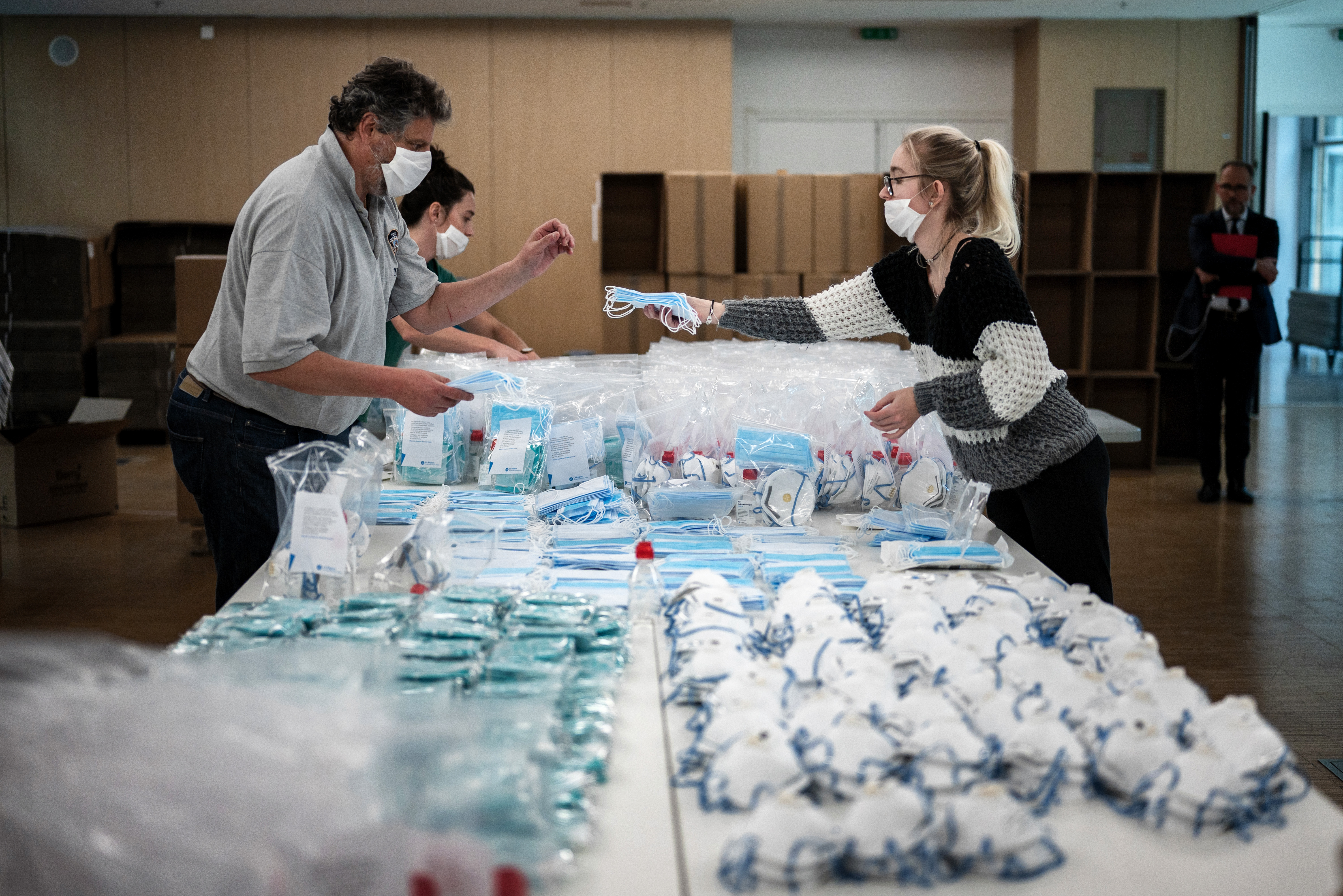 Coronavirus : la France a command&eacute; pr&egrave;s de deux milliards de masques en Chine