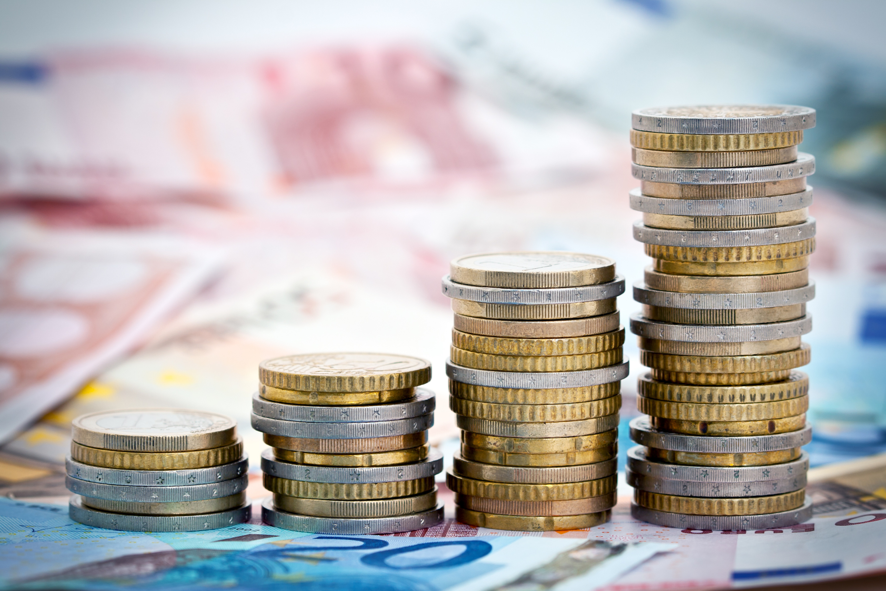 Epargne : pourquoi les Français amassent les billets sous leur matelas