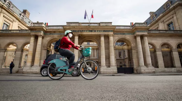 La justice ordonne à Beaucaire de retirer sa crèche de Noël, recours devant le Conseil d'État.