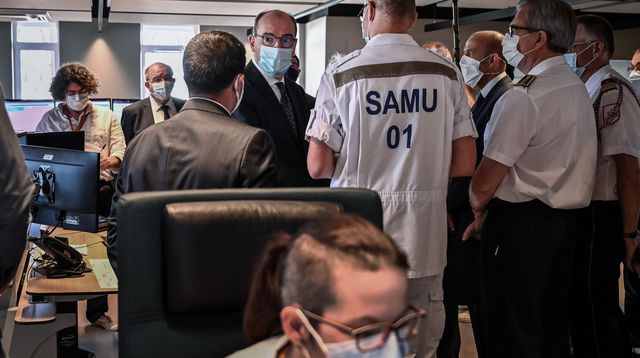 Jean Castex en maraude dans la nuit glaciale parisienne