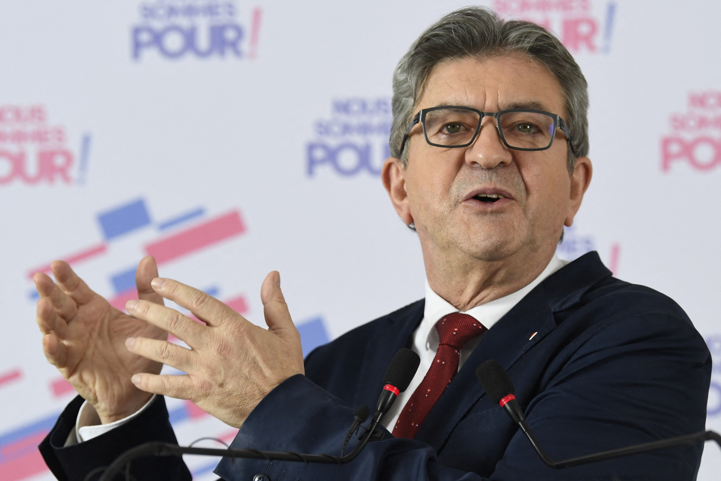 Jean-Luc Mélenchon fait feu de tout bois face à Cyril Hanouna