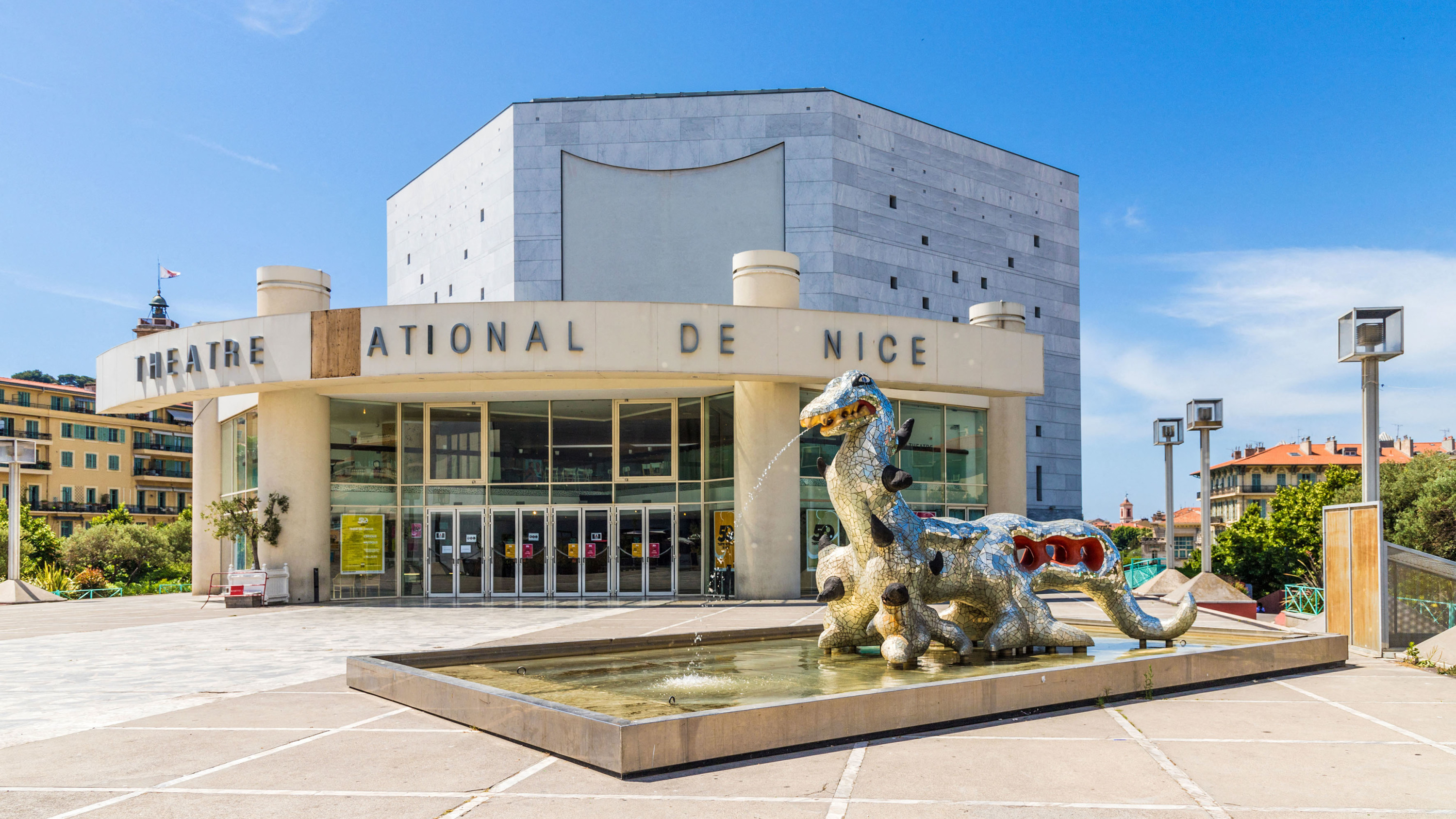 À Nice, la bataille fait rage autour de la destruction du théâtre national bâti par Yves Bayard