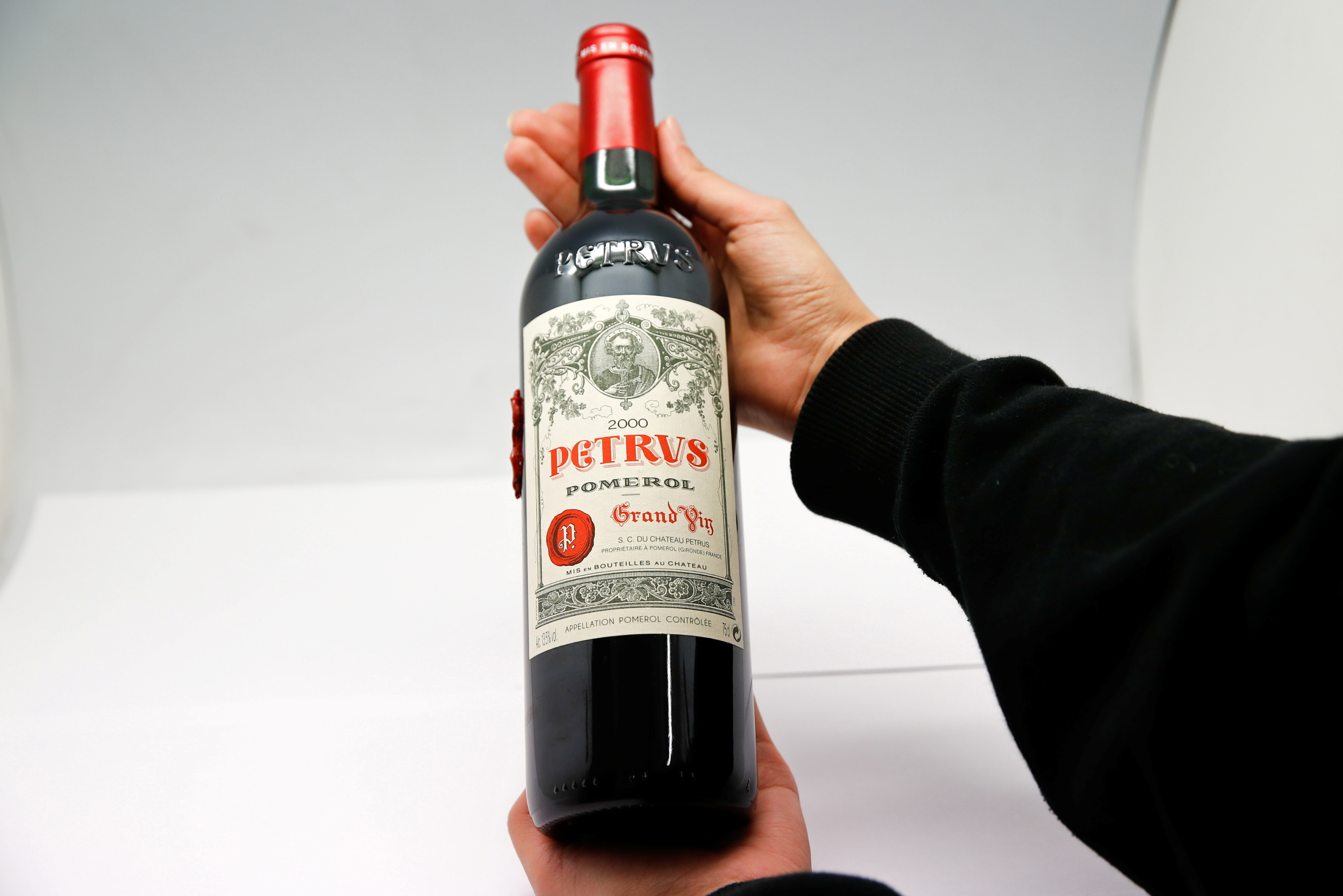 Combien de verres dans une bouteille de vin de 75cl ? – Château de Berne