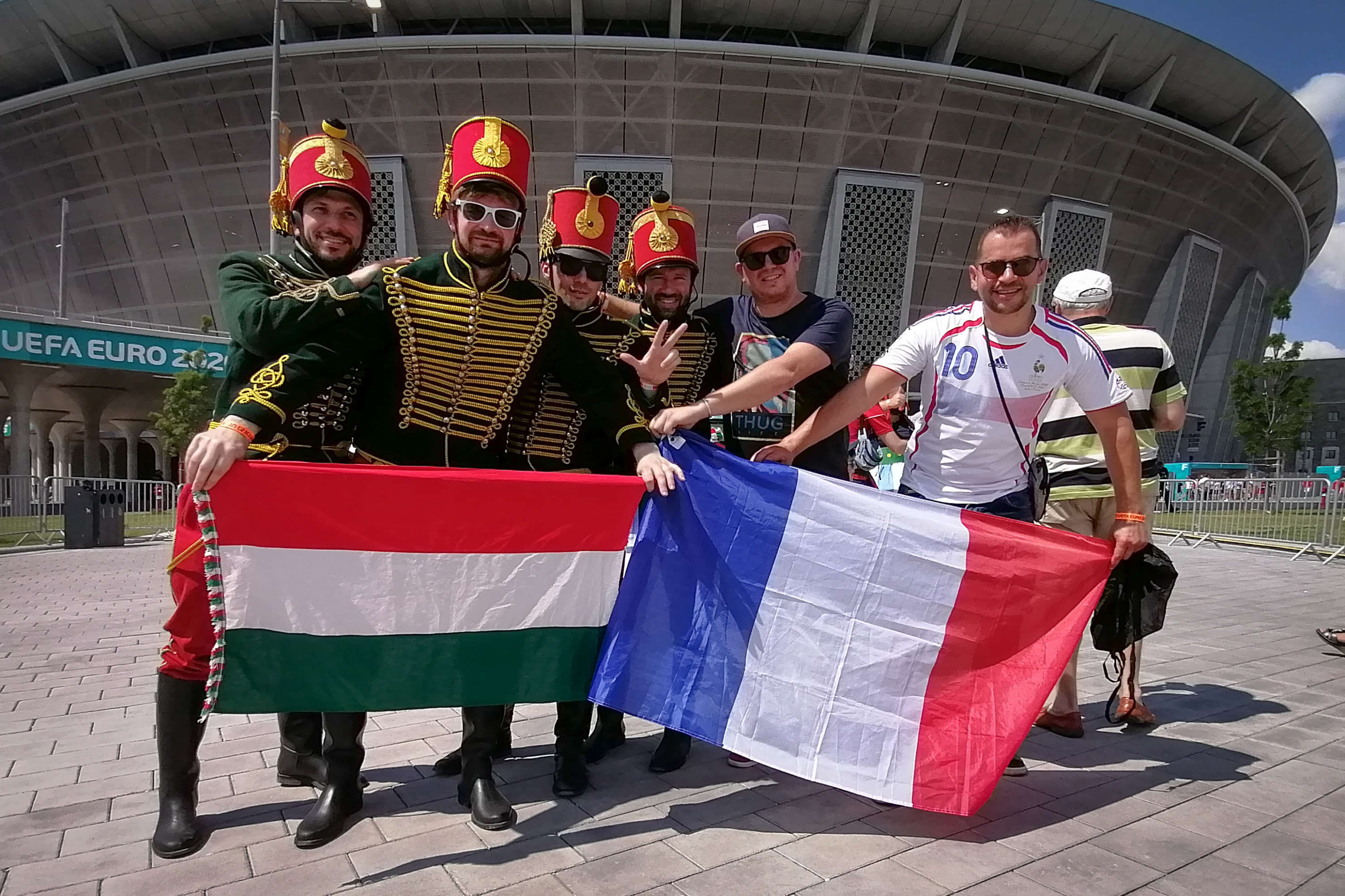 Euro 2021 : des supporters des Bleus confondent Bucarest et Budapest et  ratent le match