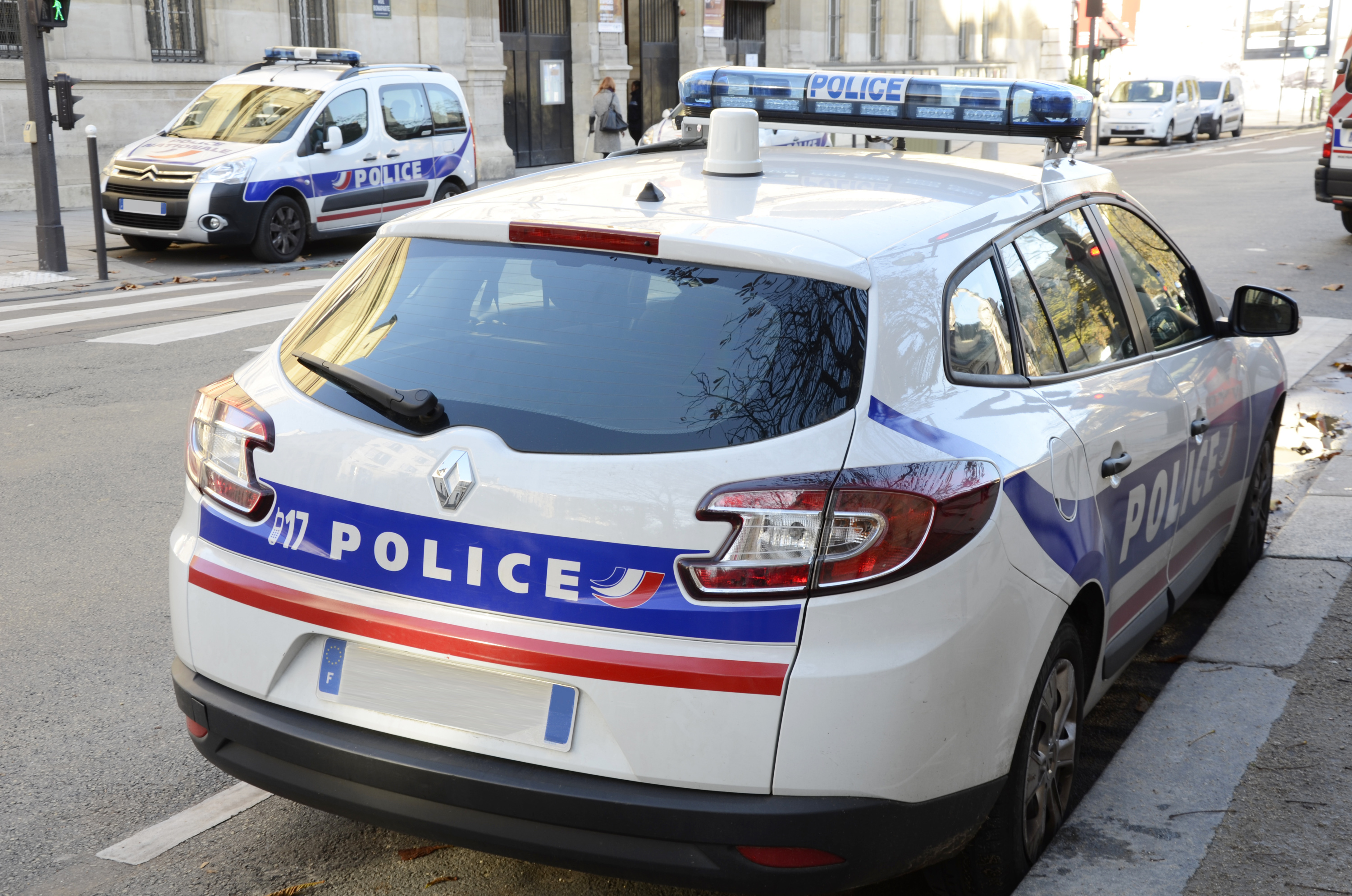 Poitiers: arrêté pour alcool au volant, un homme se pend avec un lacet au commissariat