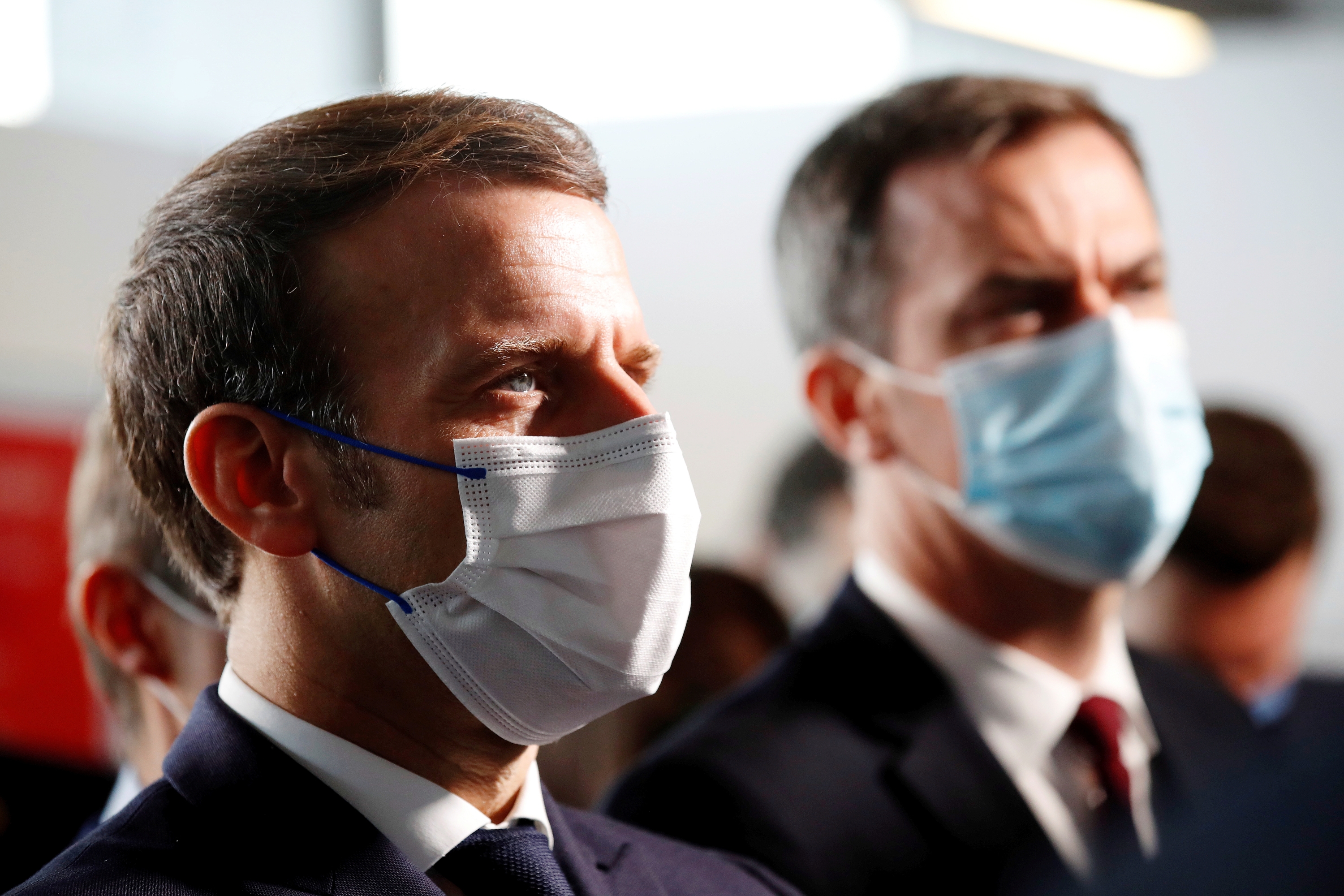 Covid-19 : Plusieurs hôpitaux réimposent le port du masque pour tous