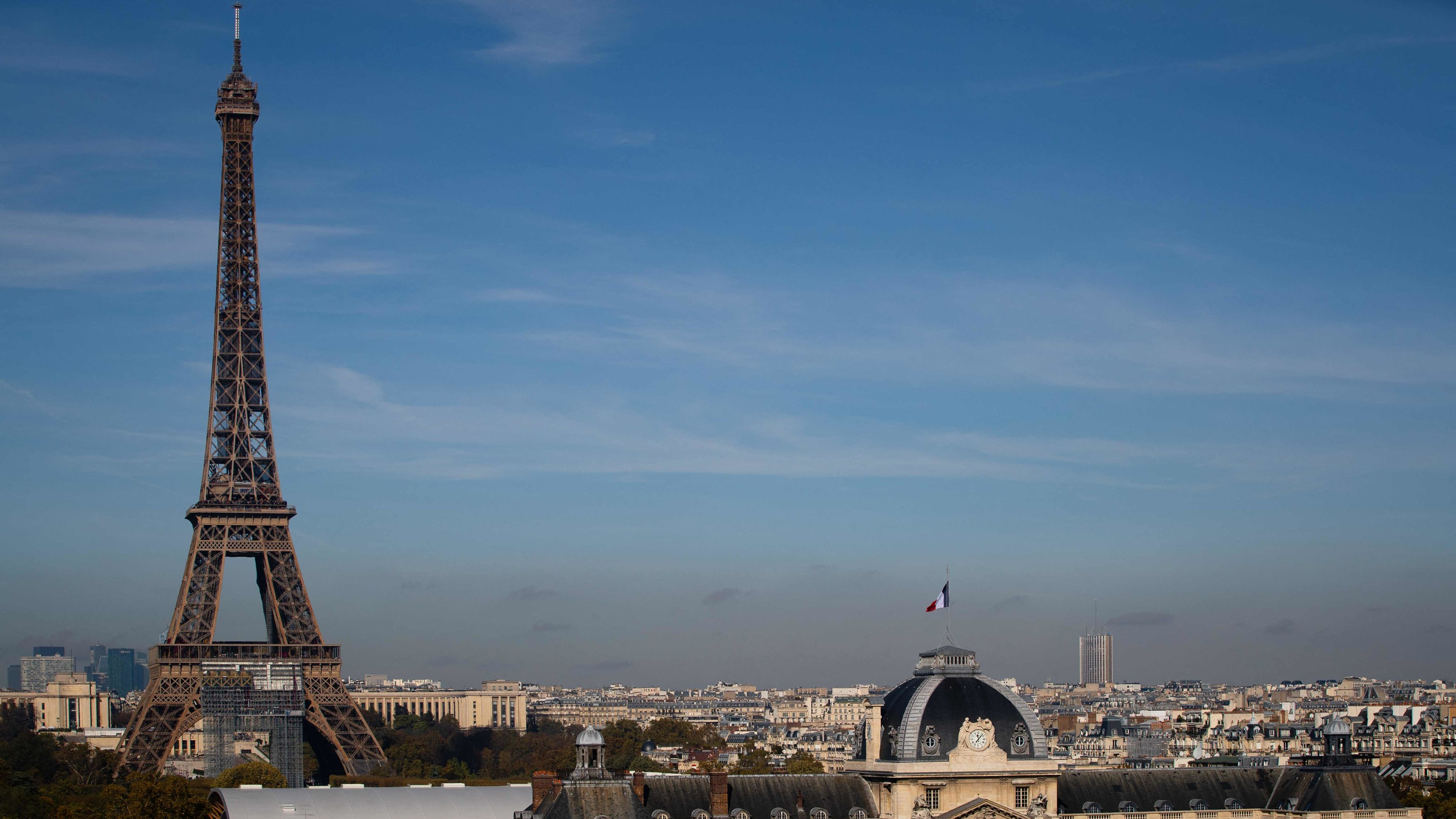 Nombre De Morts Chantier Tour Eiffel La tour Eiffel accuse une fréquentation divisée par quatre pour l'année 2021