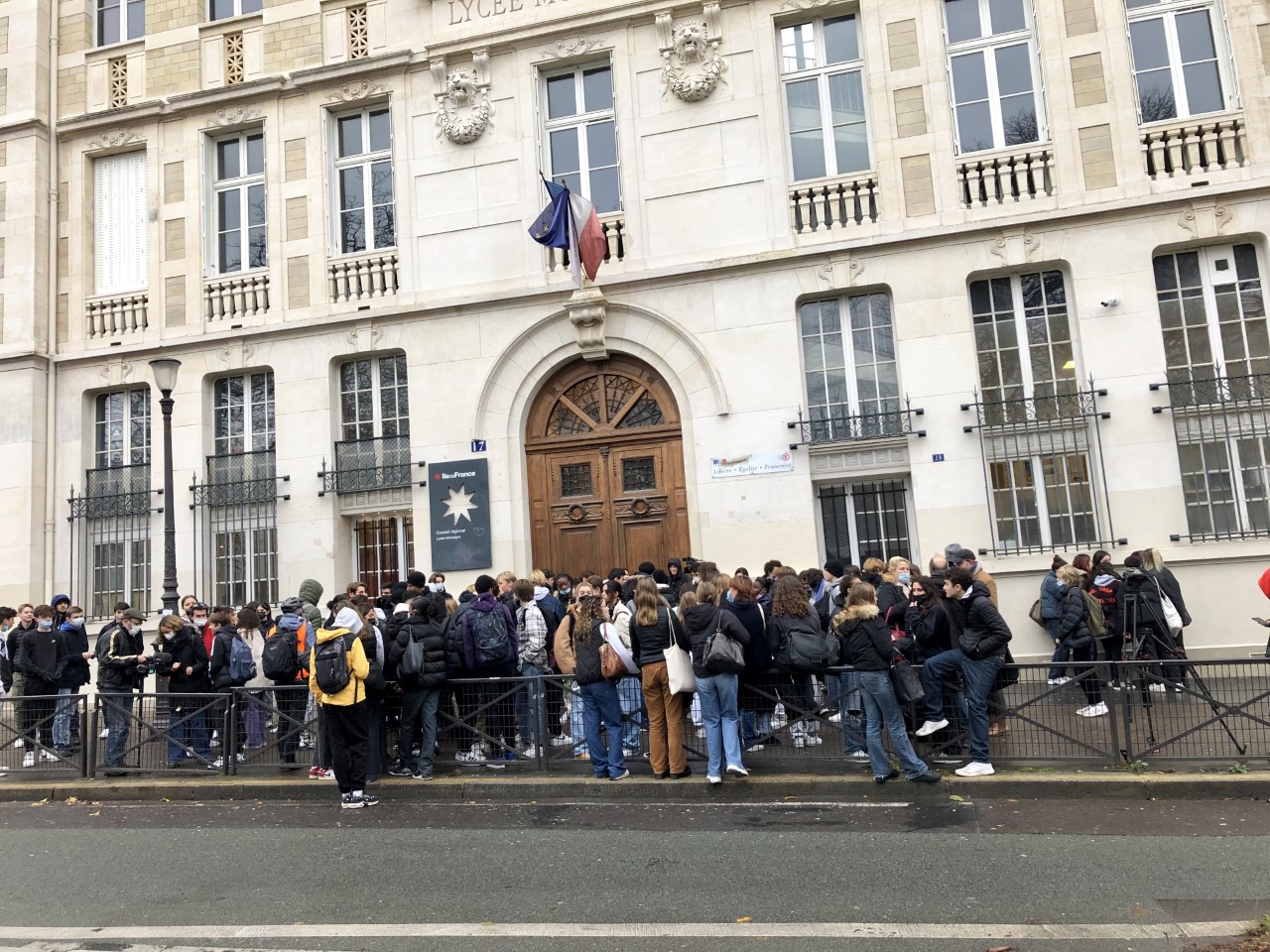 Prof De Maths Agressee Lycee Montaigne Il avait déjà agressé une élève» : au lycée Montaigne à Paris, les élèves  choqués après la violente agression d'une enseignante