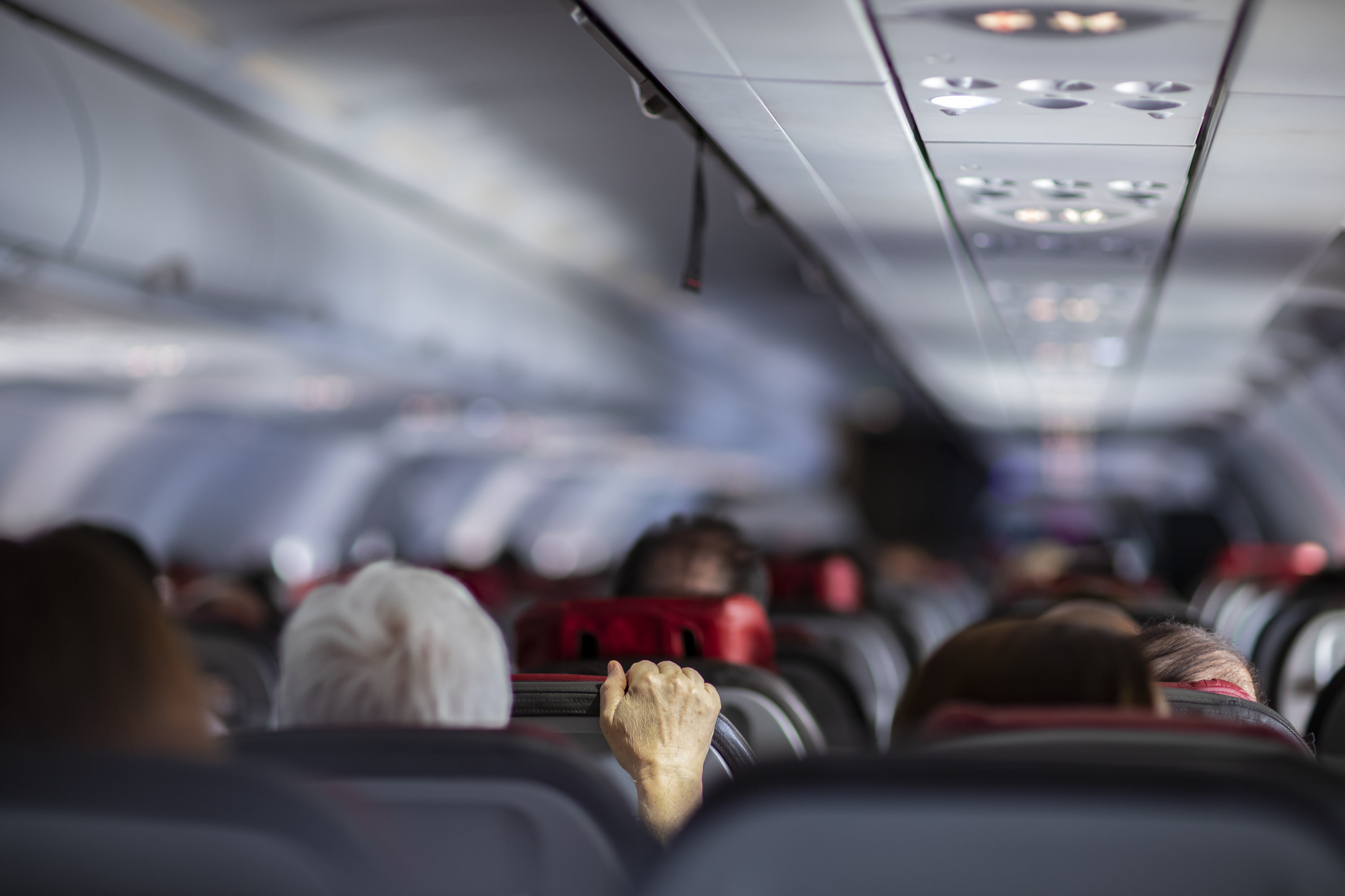 Voyage en avion : comment occuper vos enfants pendant le vol ?