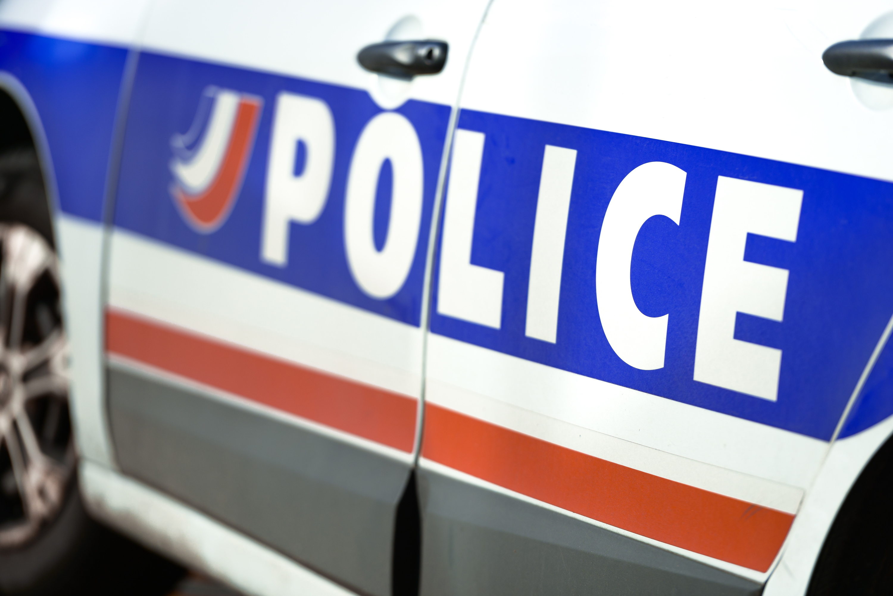 Valence : un individu interpellé après avoir crevé les pneus d'un véhicule de police
