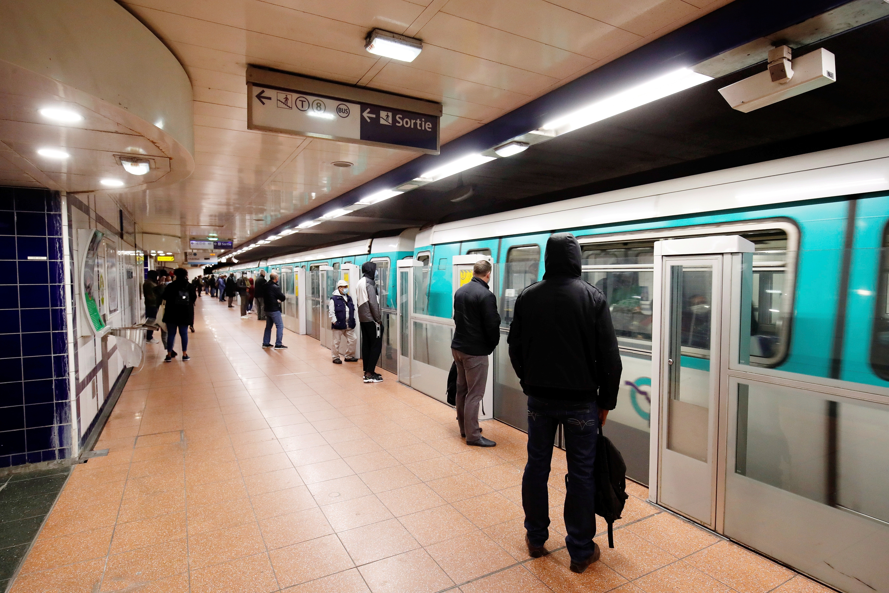 Paris : une femme agressée sexuellement dans un ascenseur du métro