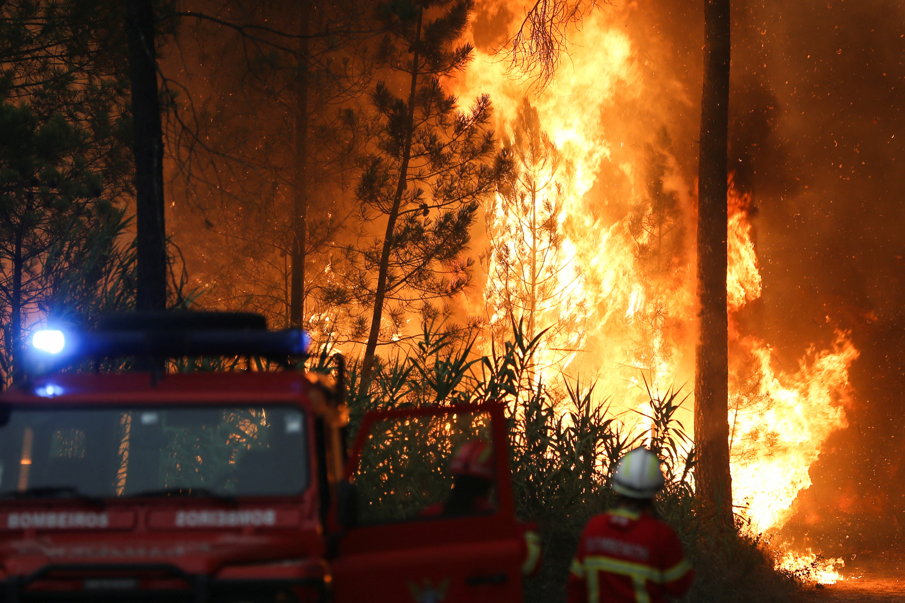 Portugal: face à un mur de feu ils ne se sont jamais réveillés