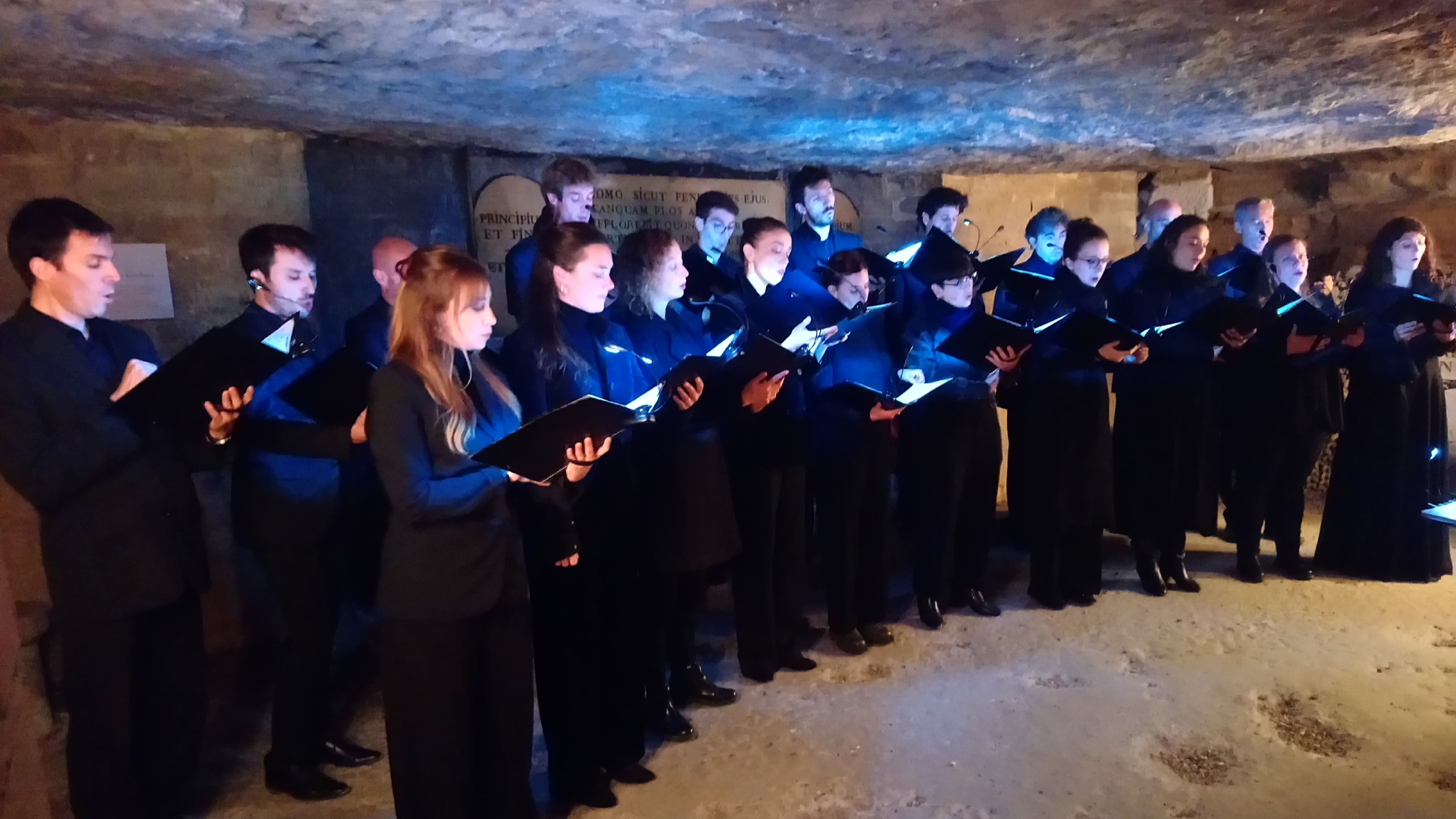 Un requiem pour les morts interprété dans les catacombes de Paris