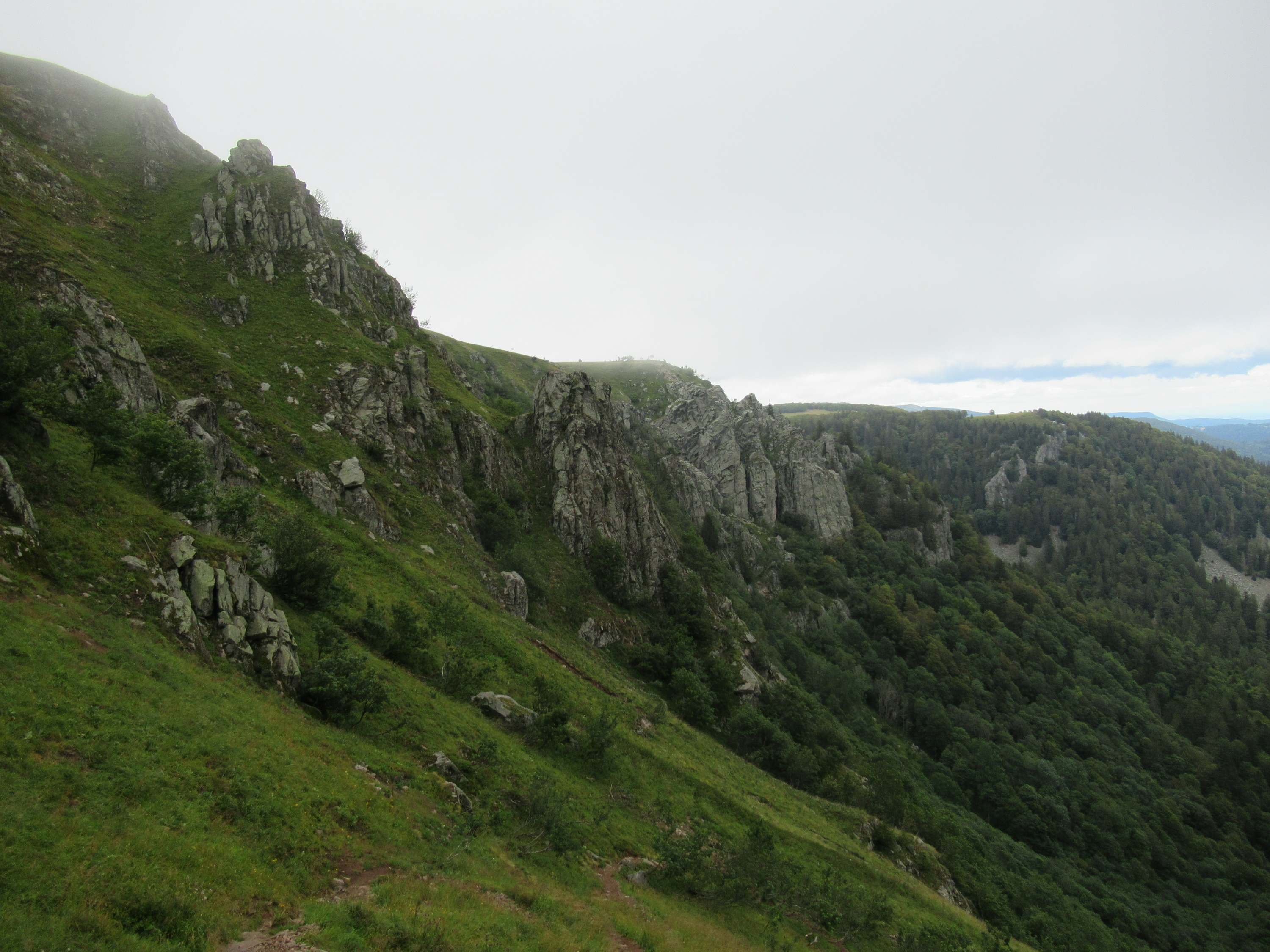 Vosges : un randonneur fait une chute mortelle de 150 mètres