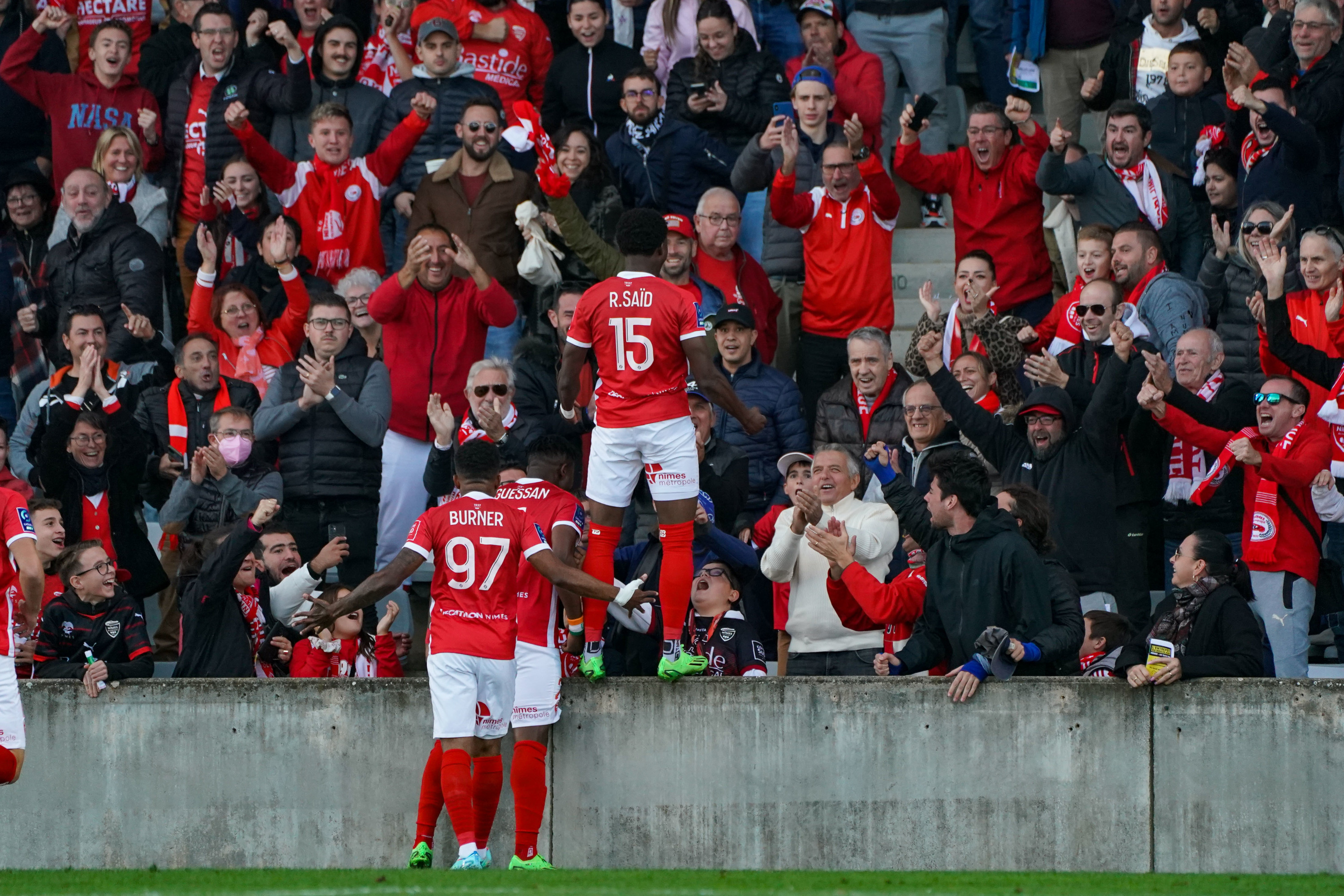 Ligue 2 : Nîmes réalise le gros coup du jour contre Bordeaux pour sa der aux Costières