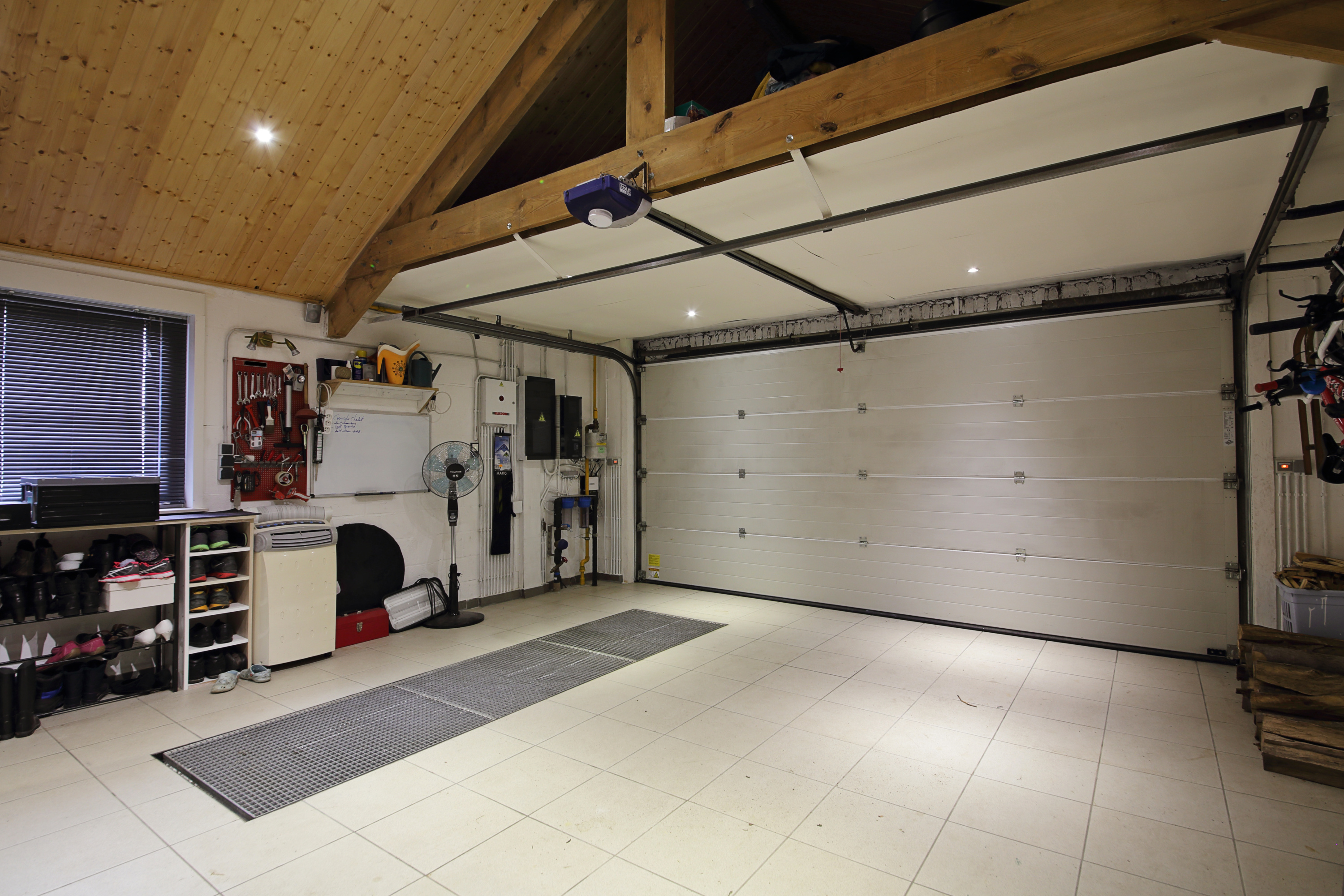 Comment isoler une porte entre son garage et sa maison