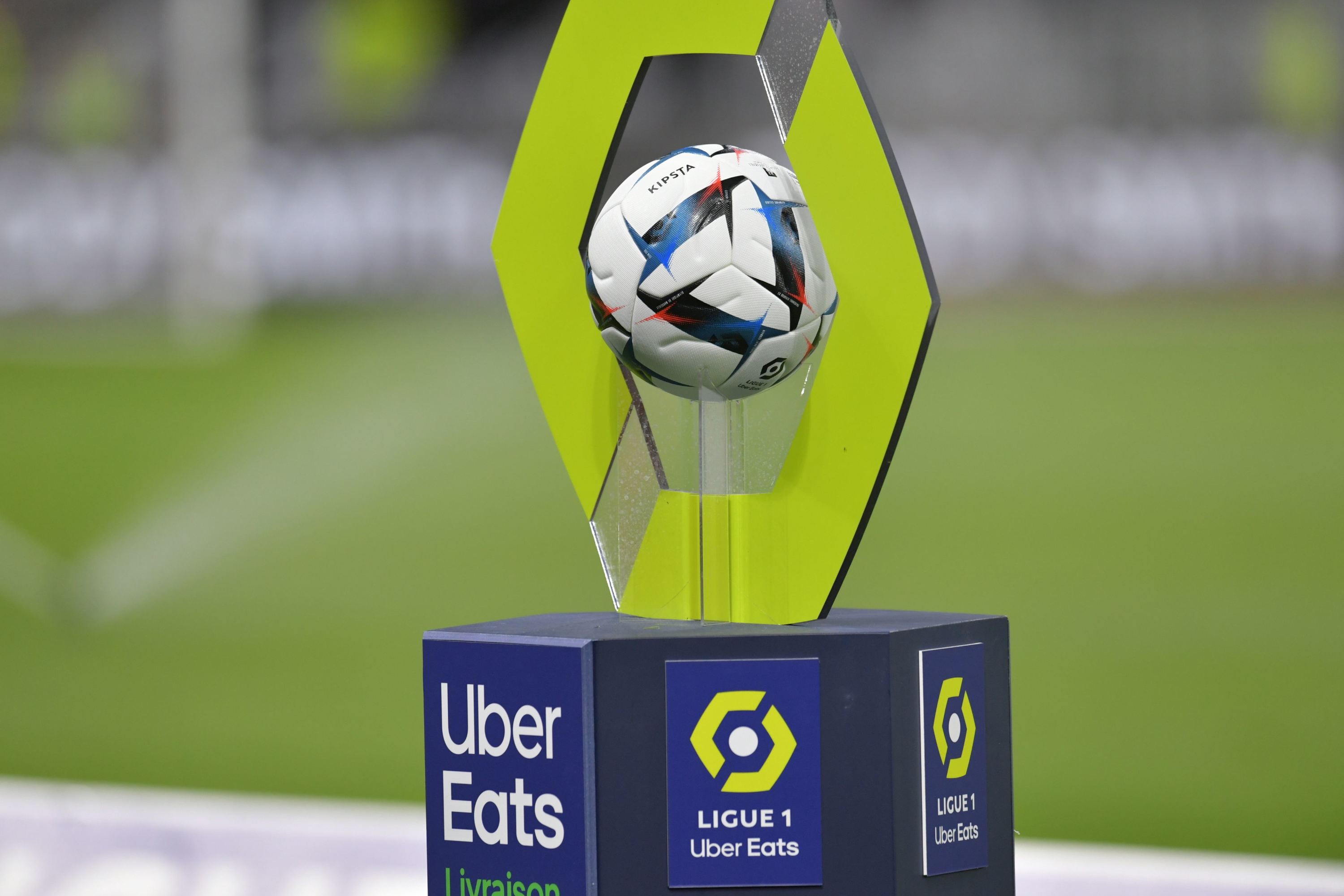 Kipsta dévoile ses nouveaux ballons pour la saison 2023-2024 de Ligue 1 et  Ligue 2