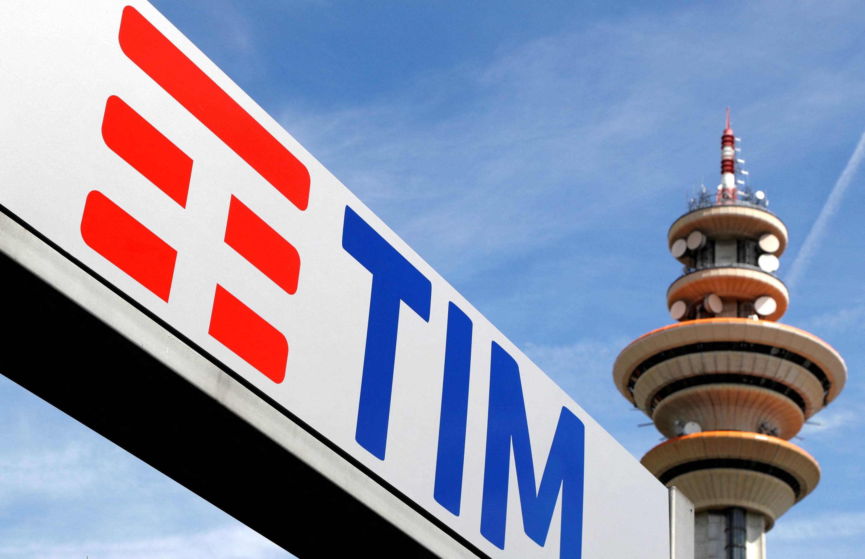 Telecom Italia : l'un des deux représentants de Vivendi quitte le conseil d'administration