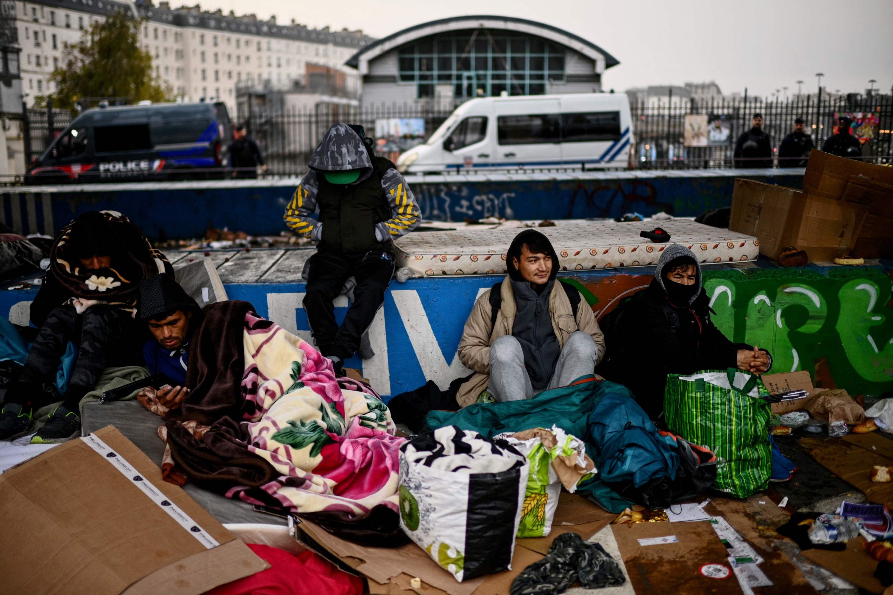Val-de-Marne : environ 400 jeunes migrants dans un campement, selon des associations