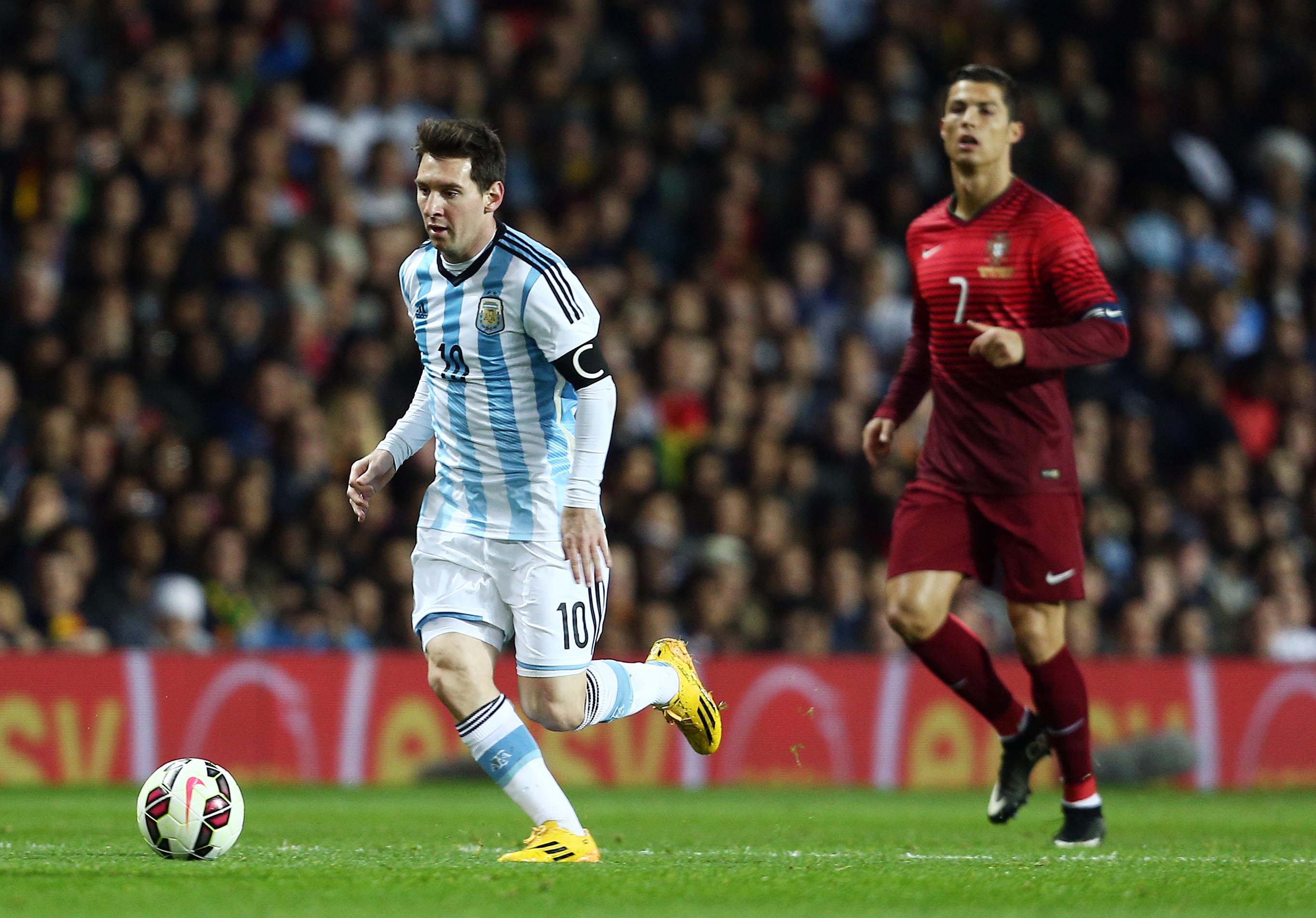 Coupe du monde: pour Louis Vuitton, Ronaldo et Messi jouent aussi aux  échecs - Le Soir
