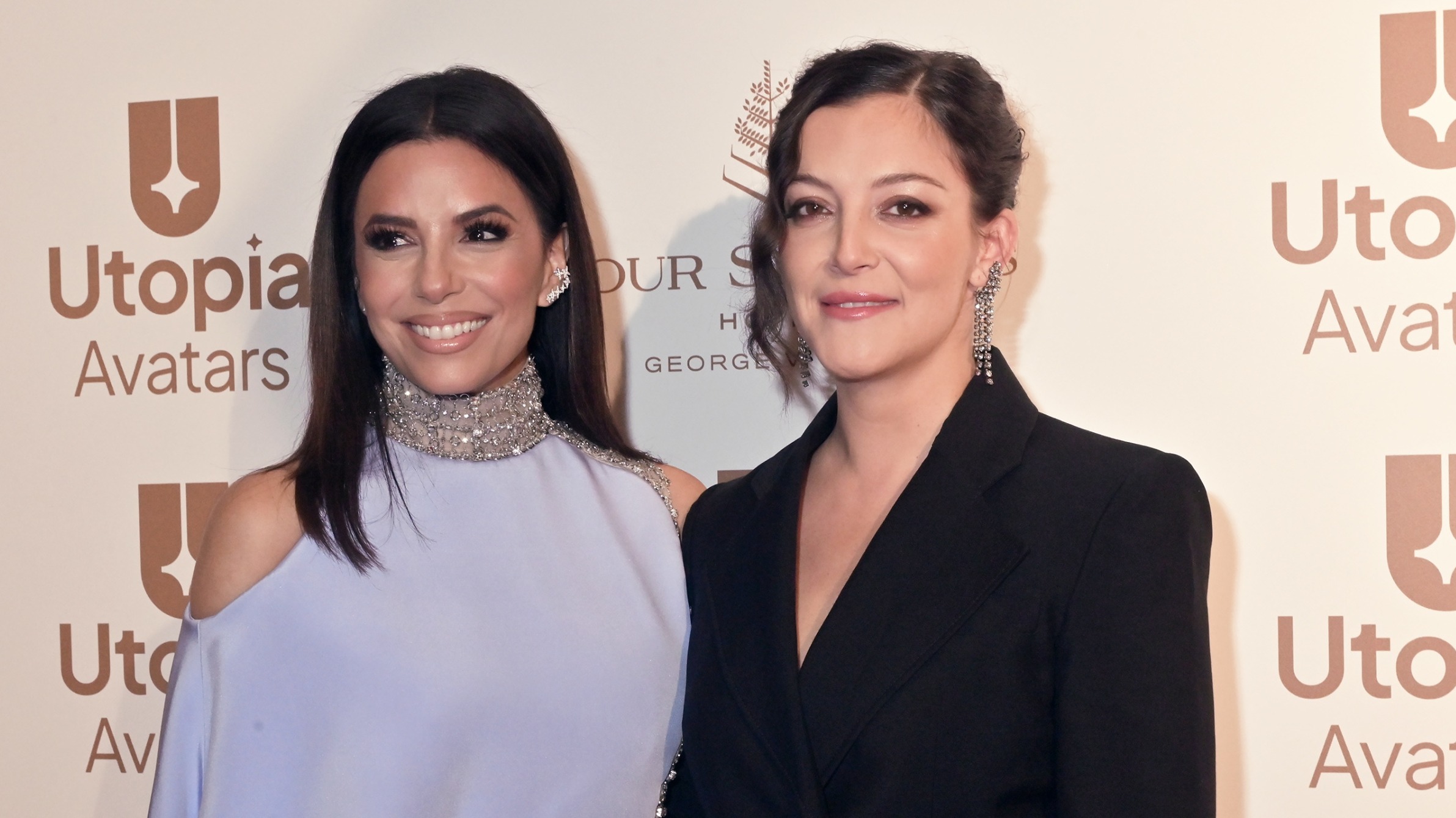 En vidéo, Eva Longoria et Camille Lellouche offrent un cours de langues  étrangères hilarant en plein Global Gift Gala