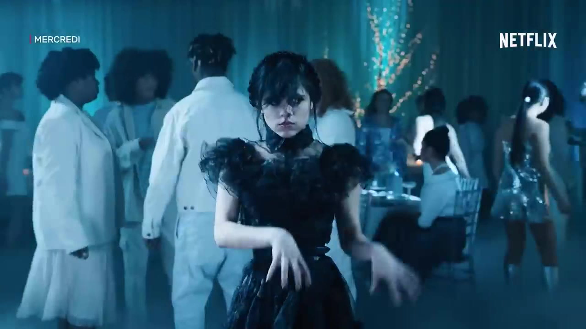 En vidéo, la danse envoûtante de Mercredi Addams devient virale