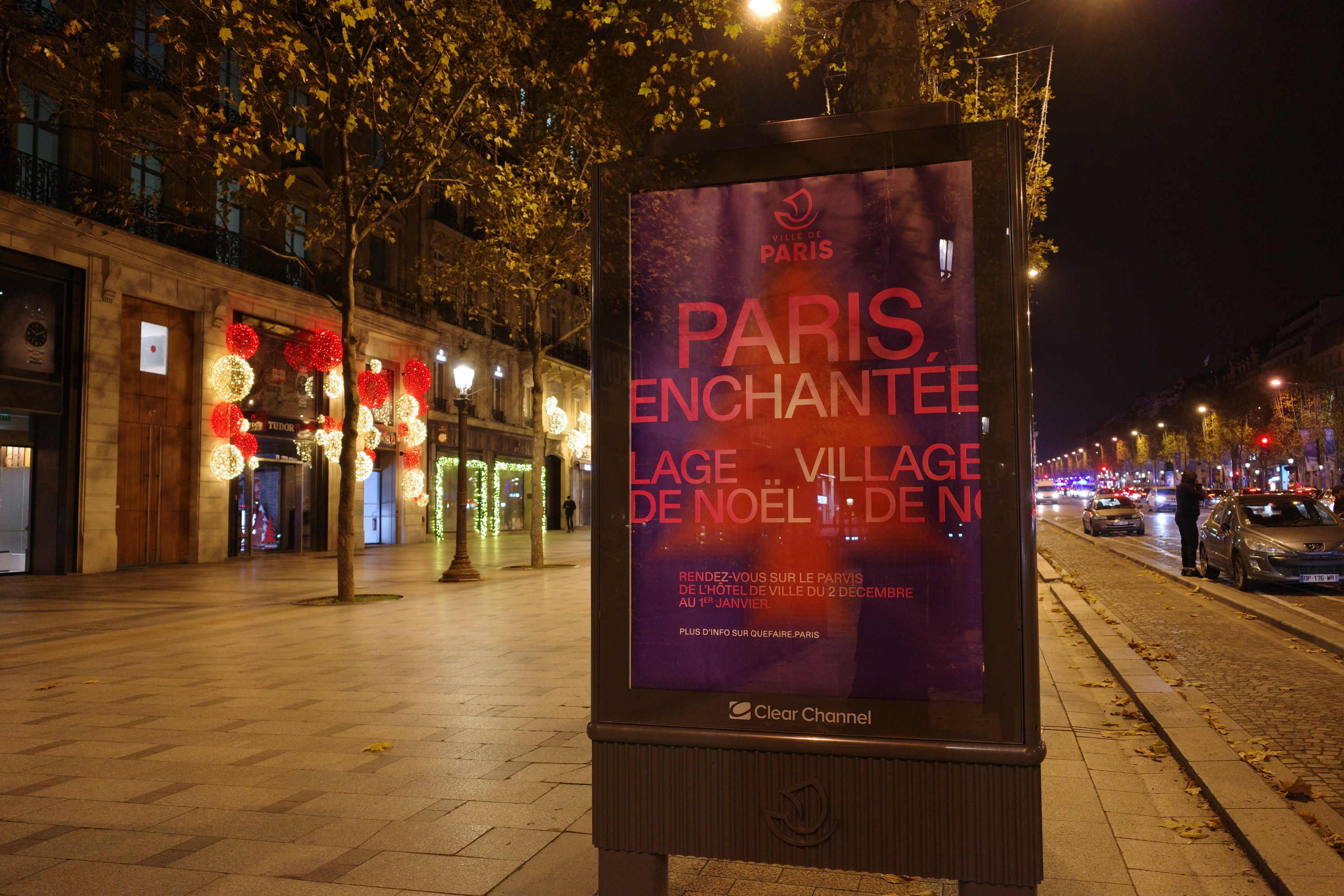 Je ne l'ai même pas remarqué :   quand l'extinction de la publicité lumineuse à Paris passe inaperçue