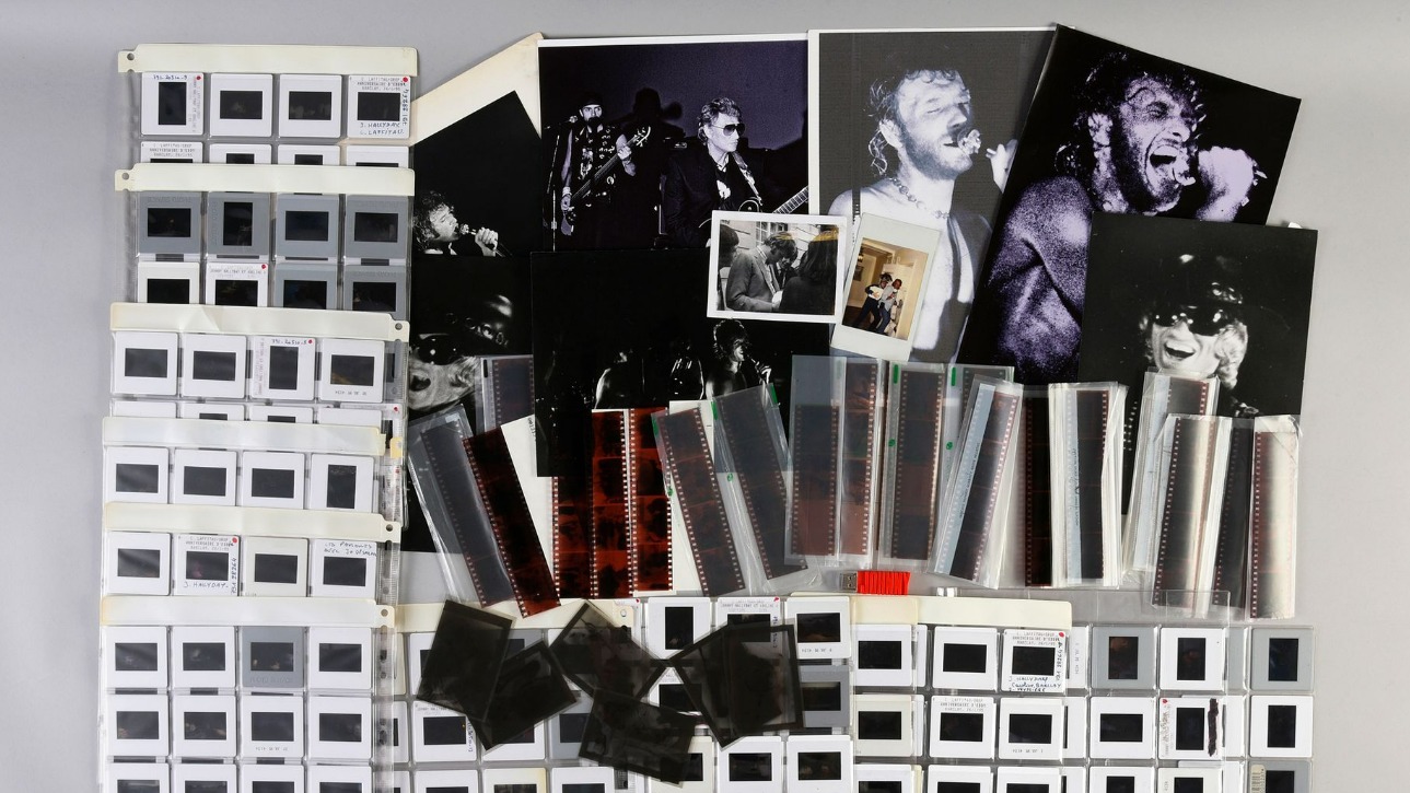 Des centaines de milliers d'albums de Johnny Hallyday vendus avant