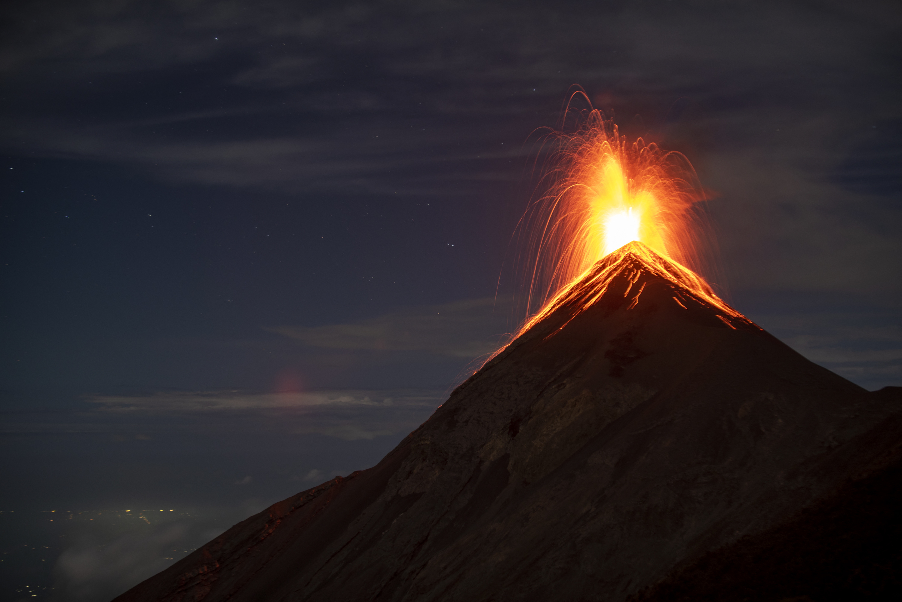 Guatemala : le volcan Fuego est entré en éruption