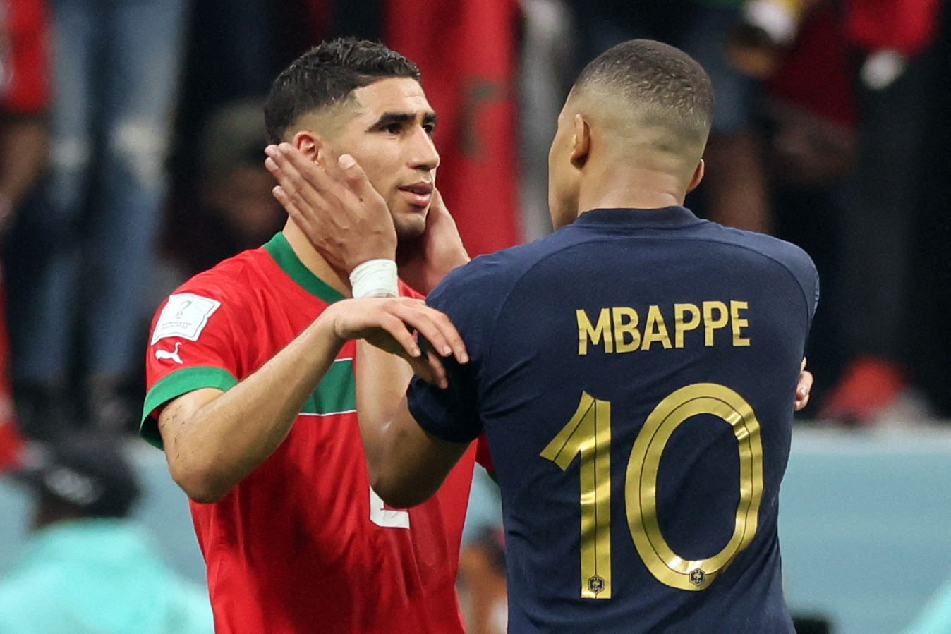 Qatar 2022 - La photo du jour: Mbappé porte le maillot du Maroc