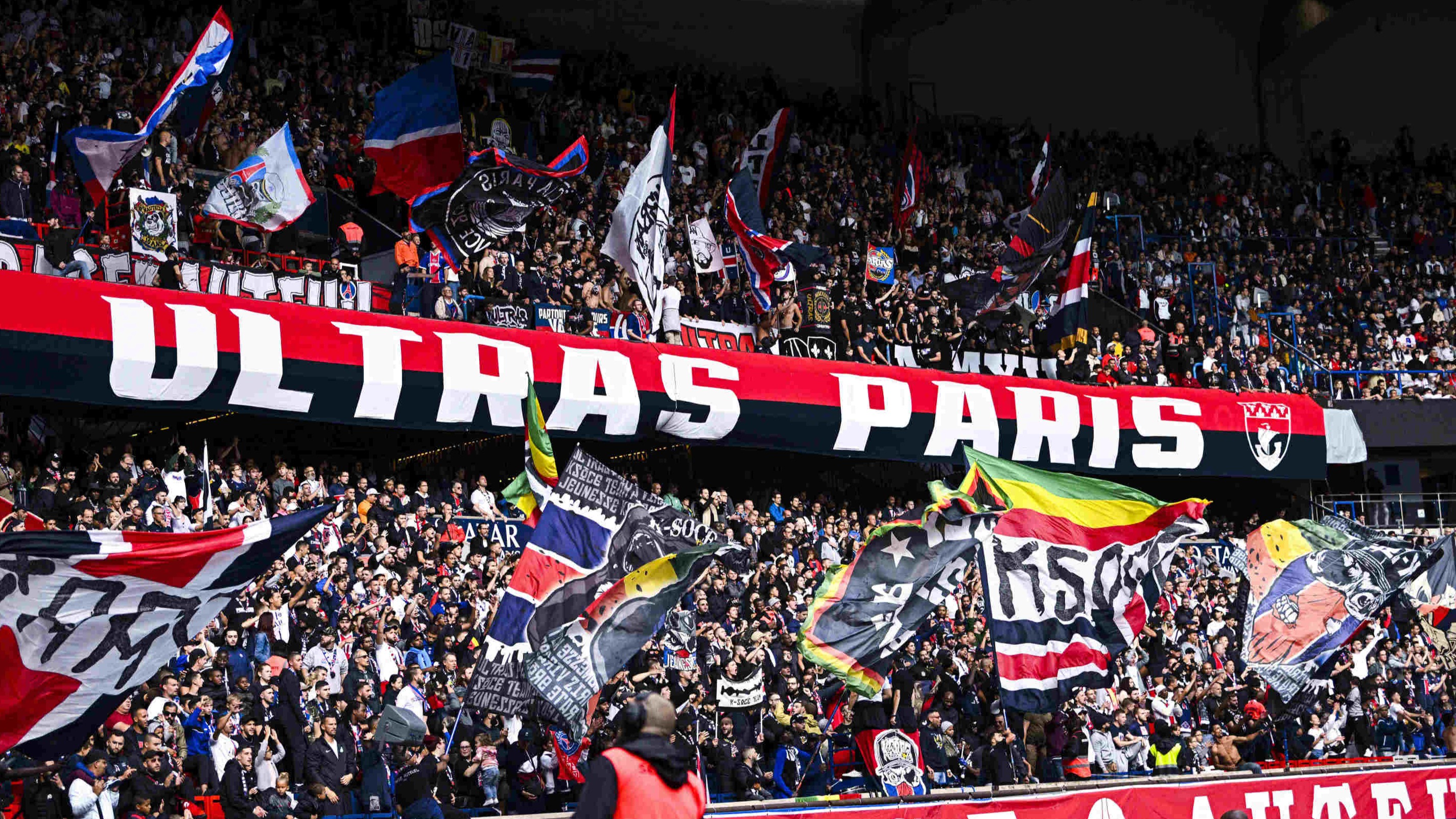 Ligue 1 : quatre ultras du PSG condamné pour le vol d'une bâche du Stade Rennais