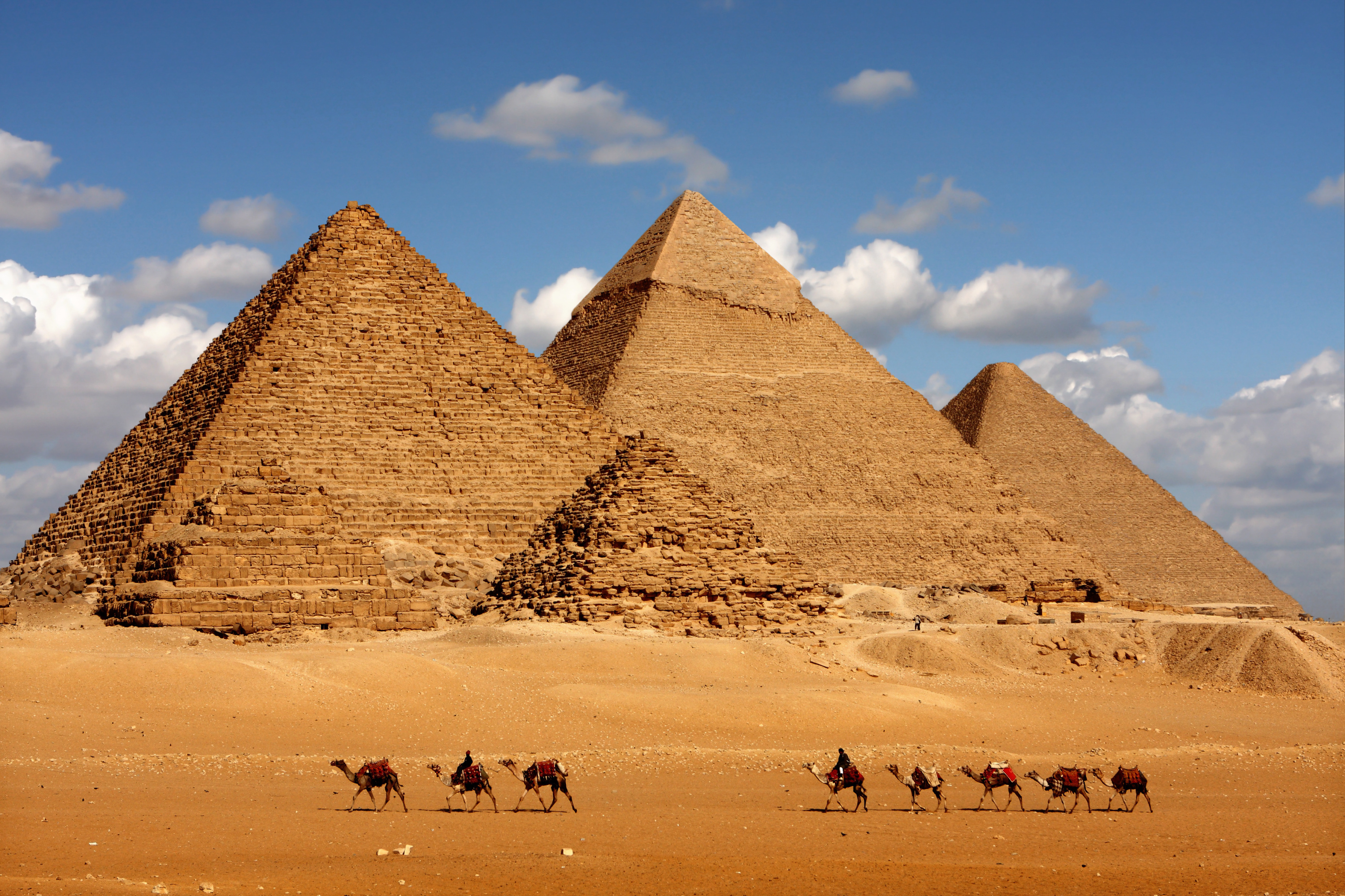 Pyramide voyage international