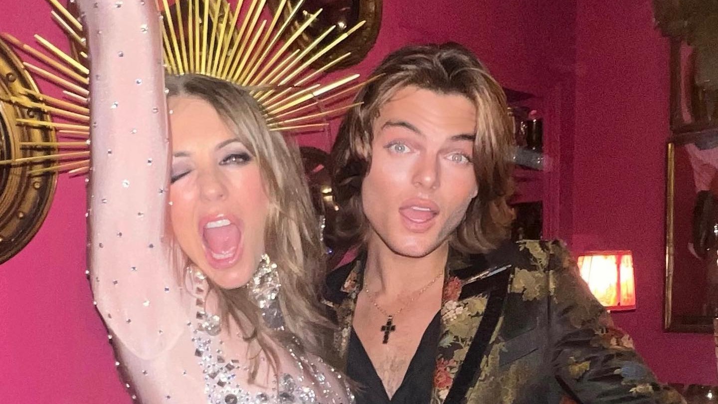 Le portrait de sa mère : la troublante ressemblance entre Elizabeth Hurley  et son fils Damian, 20 ans