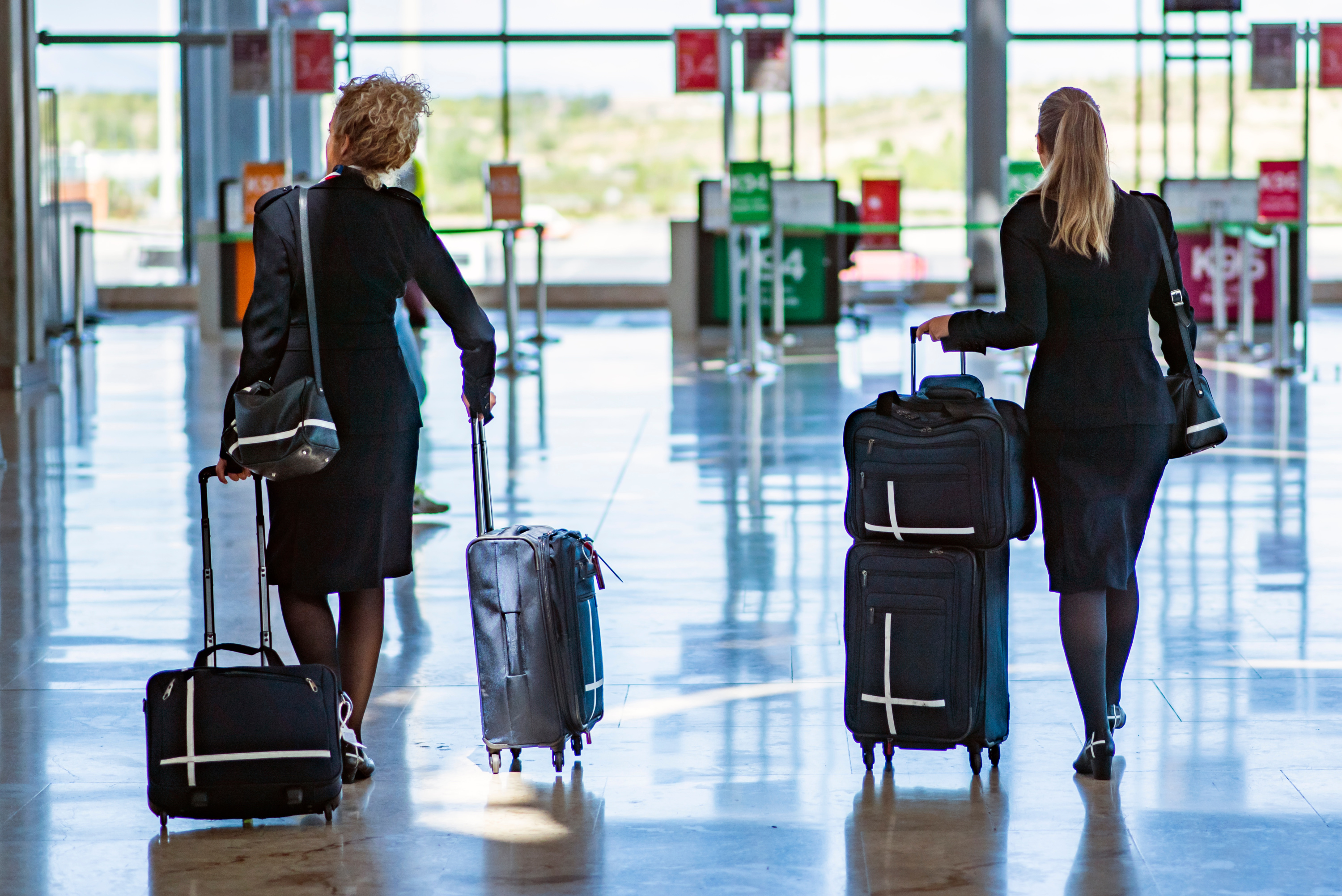 Hotesse De L Air En Espagnol En Espagne, des hôtesses de l'air forcées de se dénuder devant des  recruteurs