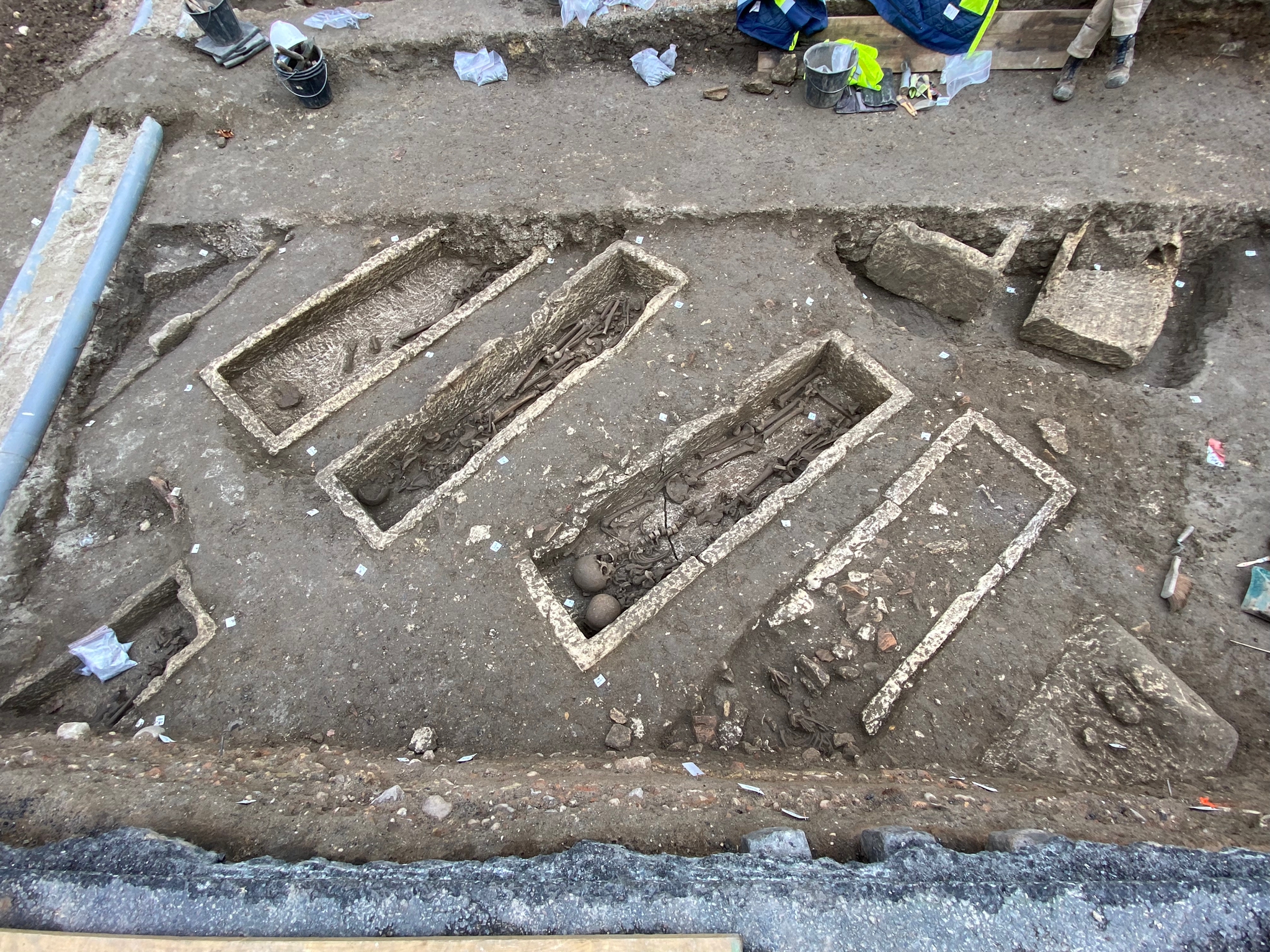 Bordeaux : 35 sarcophages du Moyen-Âge découverts lors de fouilles préventives