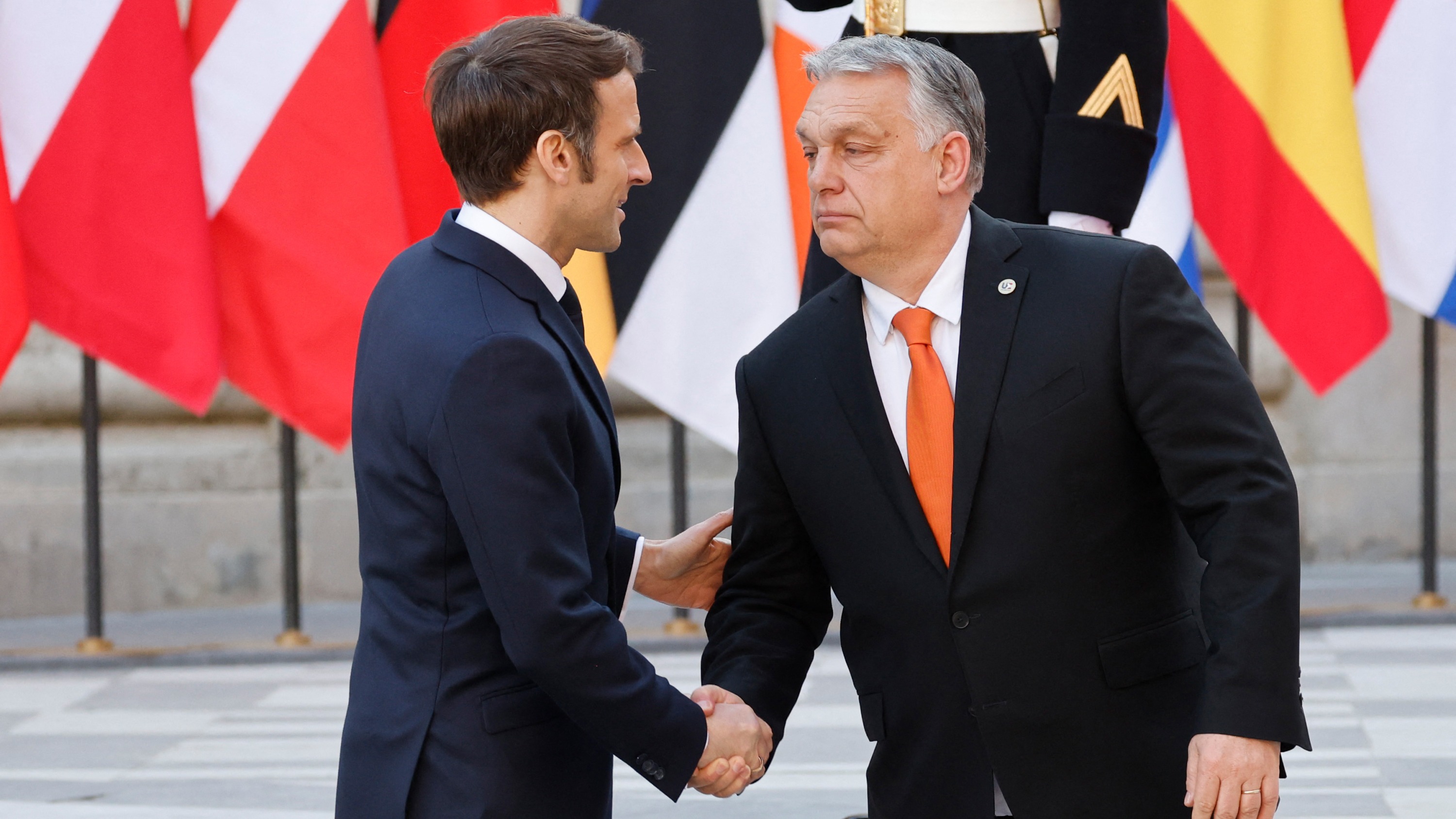 Emmanuel Macron reçoit Viktor Orban pour dîner ce lundi à l'Élysée