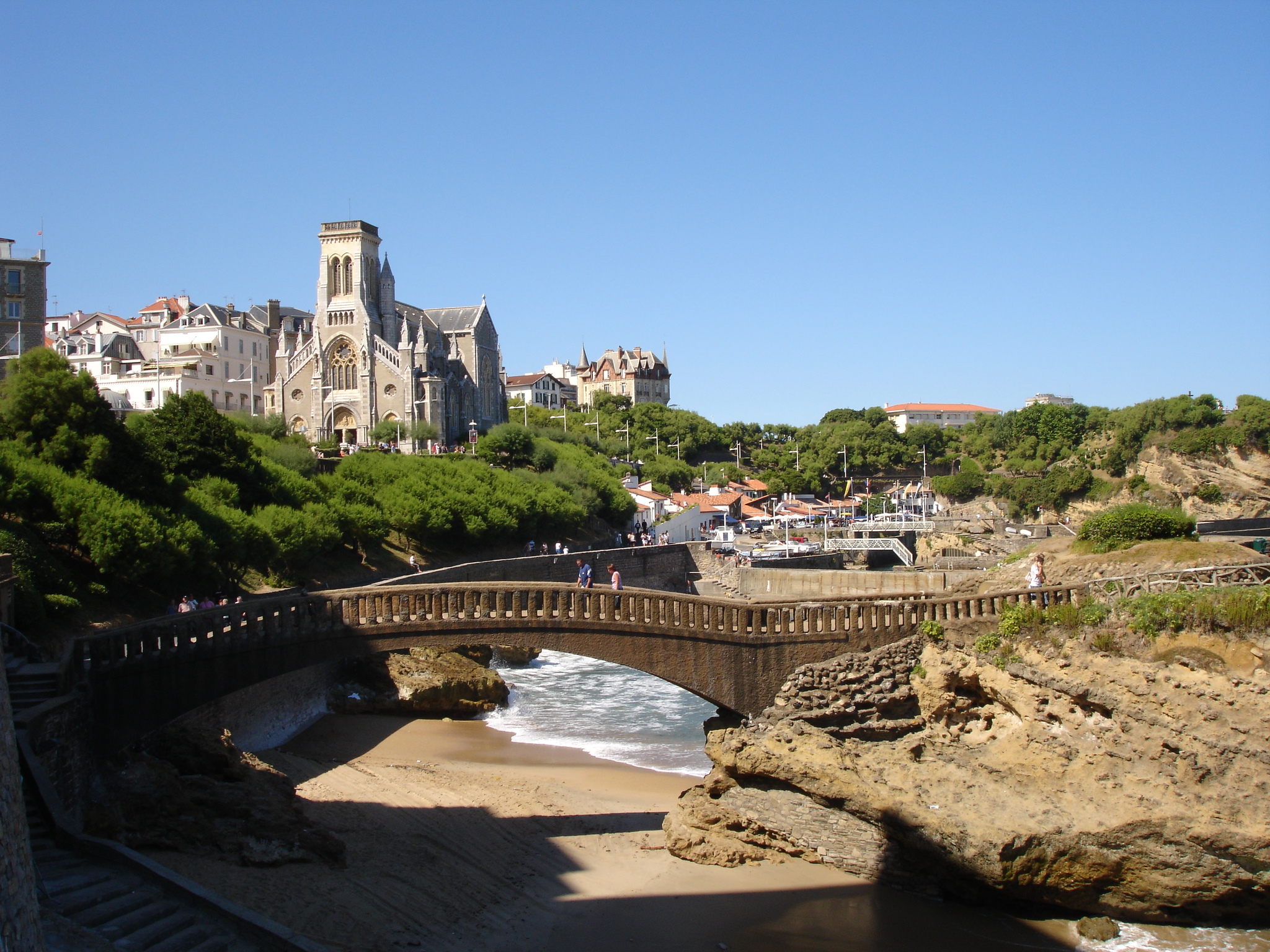 Biarritz : l'église Sainte-Eugénie fermée après la découverte d'une inquiétante fissure