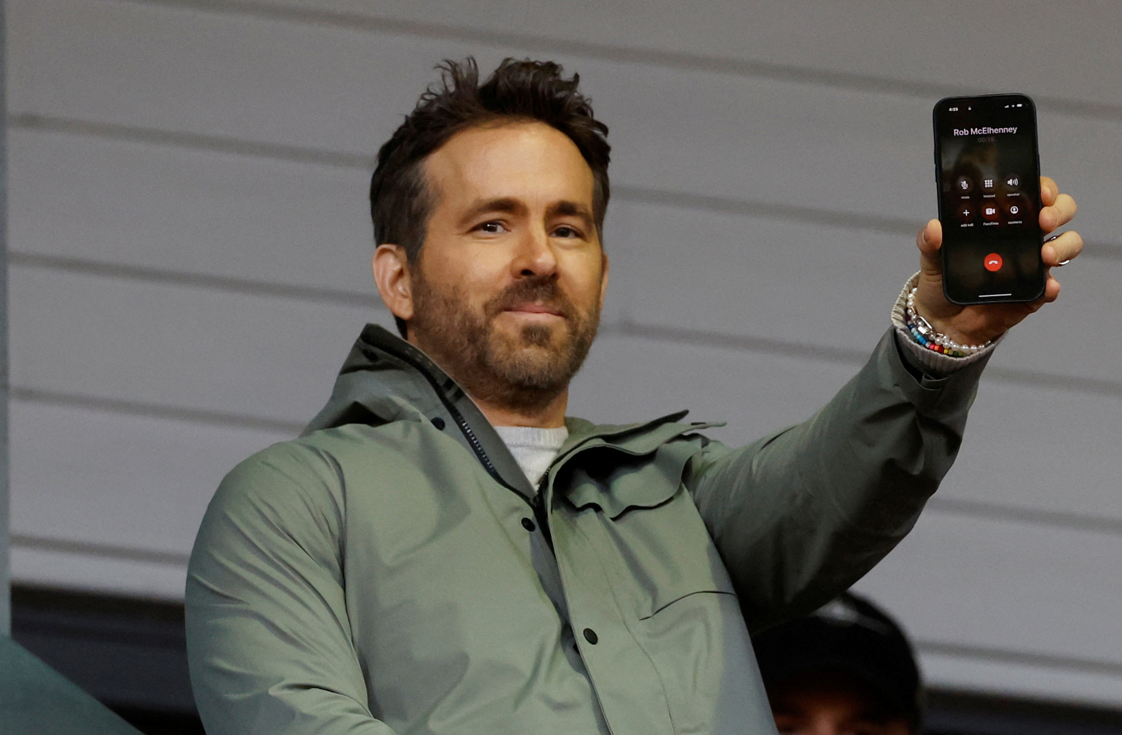 T-Mobile rachète la société de téléphonie liée à l'acteur Ryan Reynolds, pour  1,35 milliard de dollars