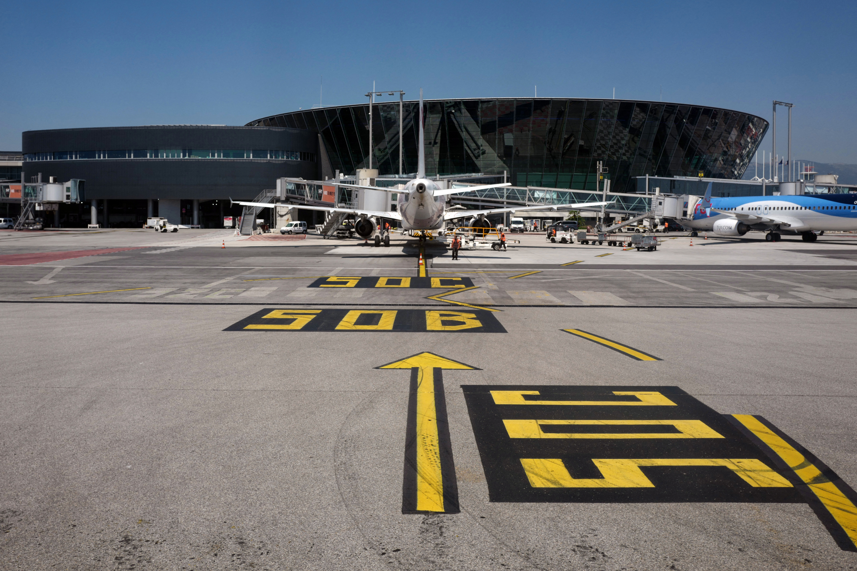 À Nice, l'extension de l'aéroport lancée mais toujours contestée