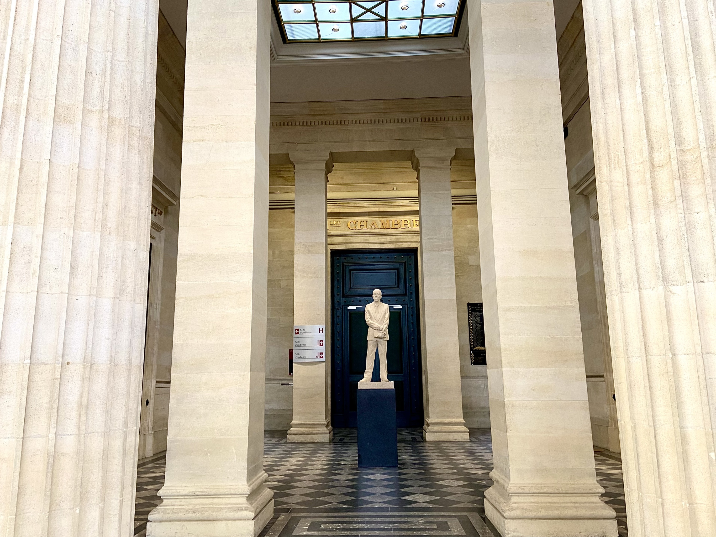 Tu iras te muscler le cerveau en prison ! : le procès de Bordeaux nationaliste s'ouvre sous haute tension