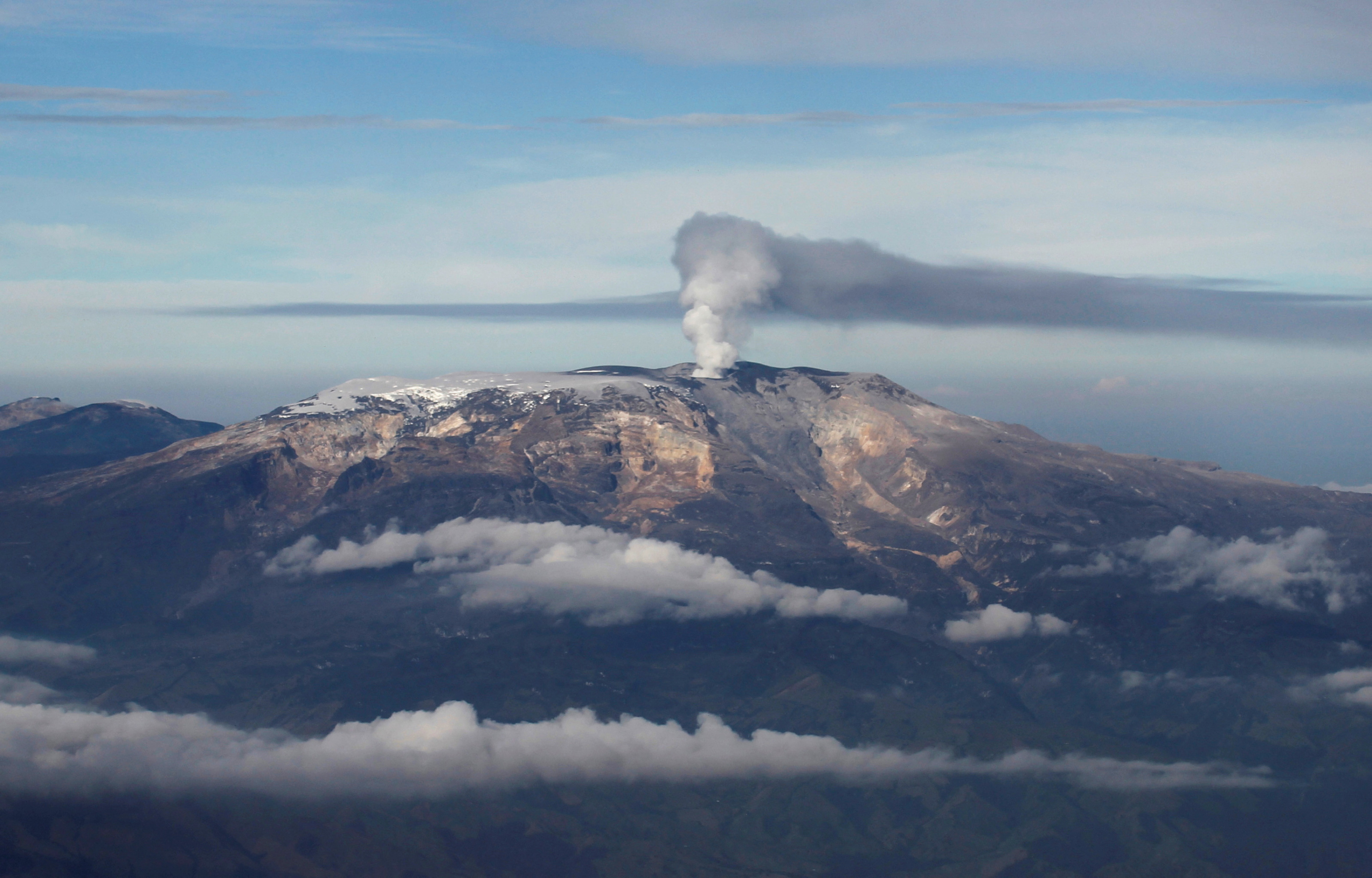En Colombie, un volcan menace d'entrer en éruption, mais la