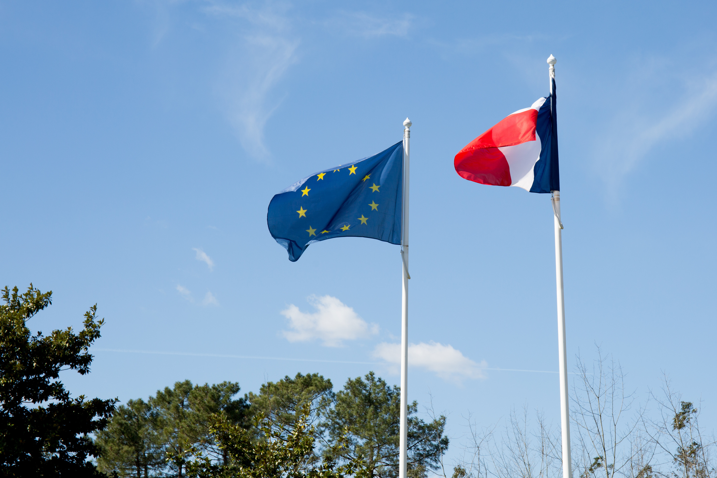 Pourquoi le drapeau européen obligatoire sur les mairies fait-il